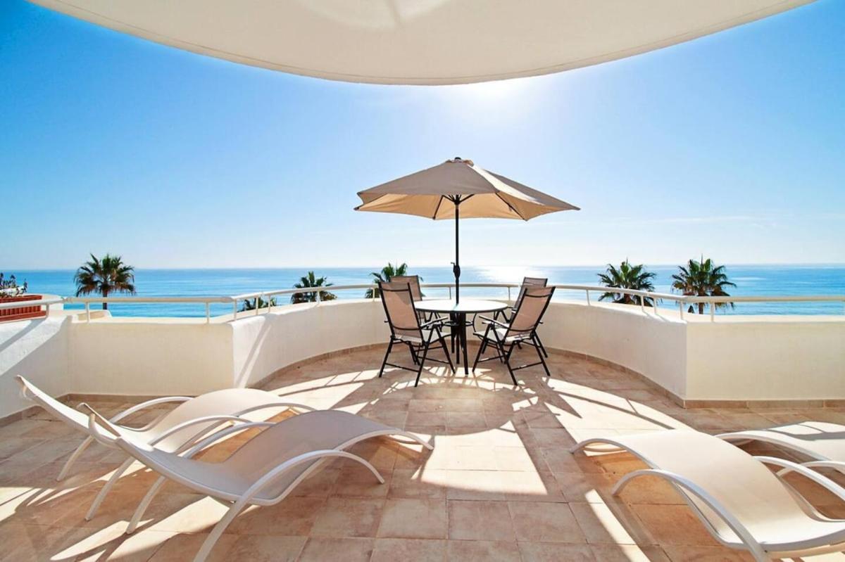 Large Beachfront Apartamento