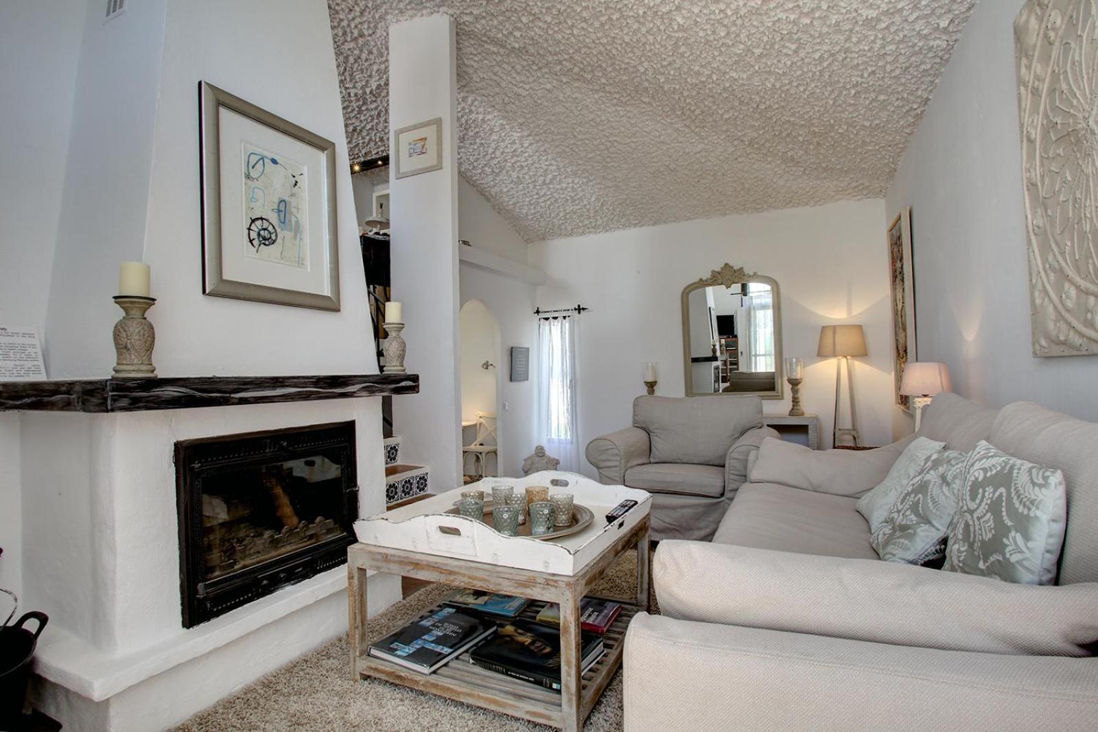 Beachfront Townhouse With Spectacular Seaview Holiday home