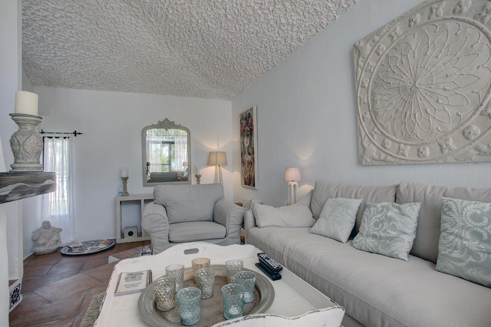 Beachfront Townhouse With Spectacular Seaview *