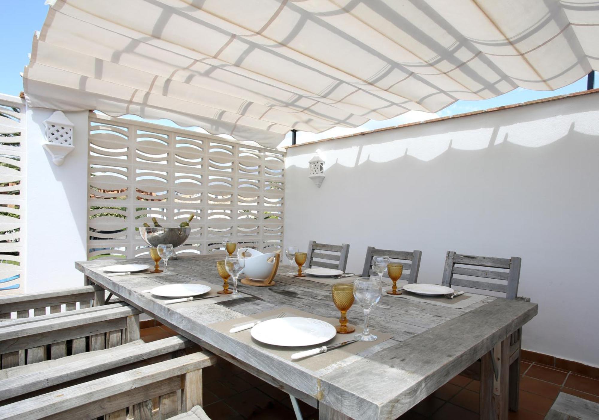Beachfront Townhouse With Spectacular Seaview *