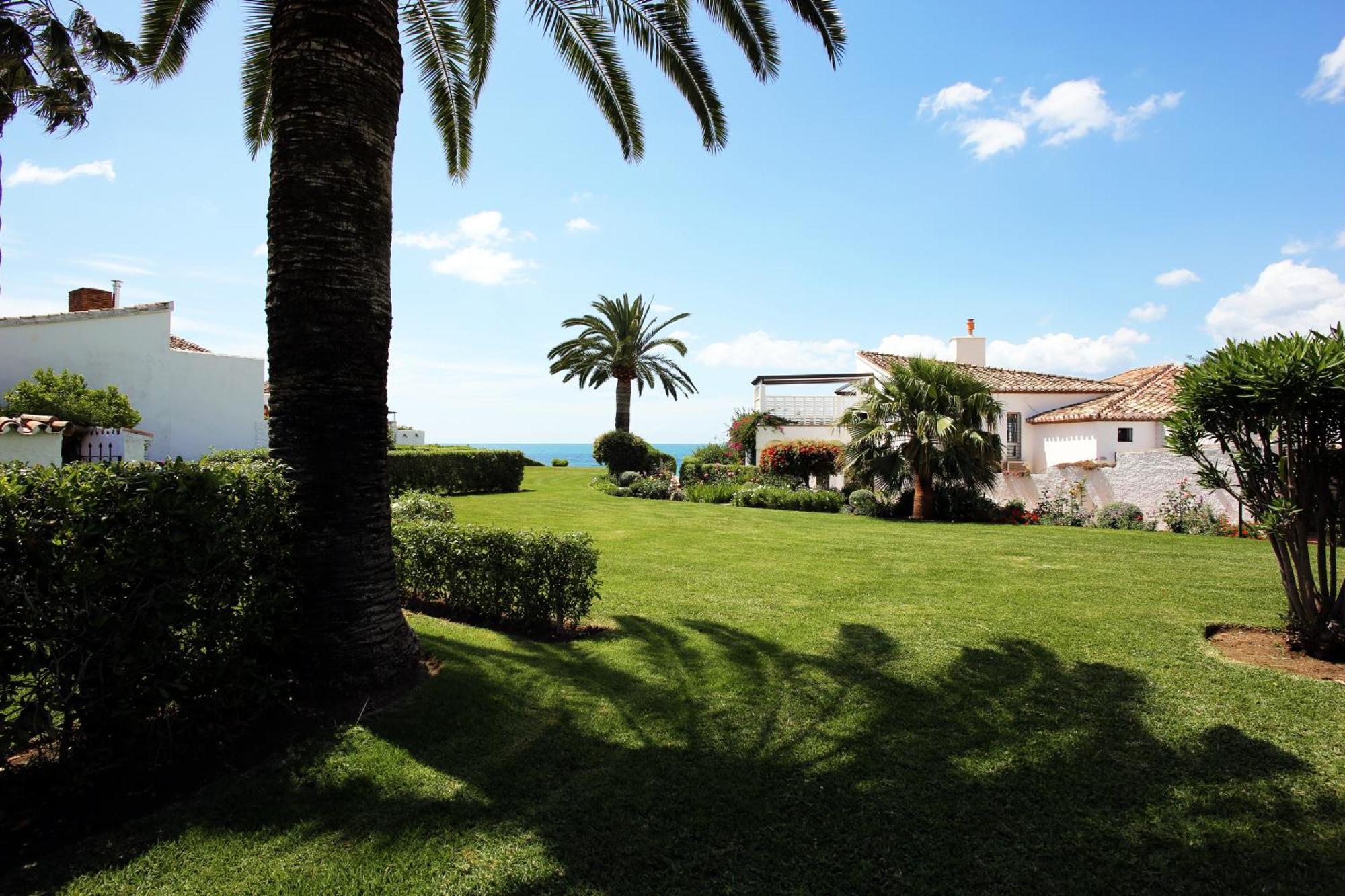 Beachfront Townhouse With Spectacular Seaview Holiday home Estepona