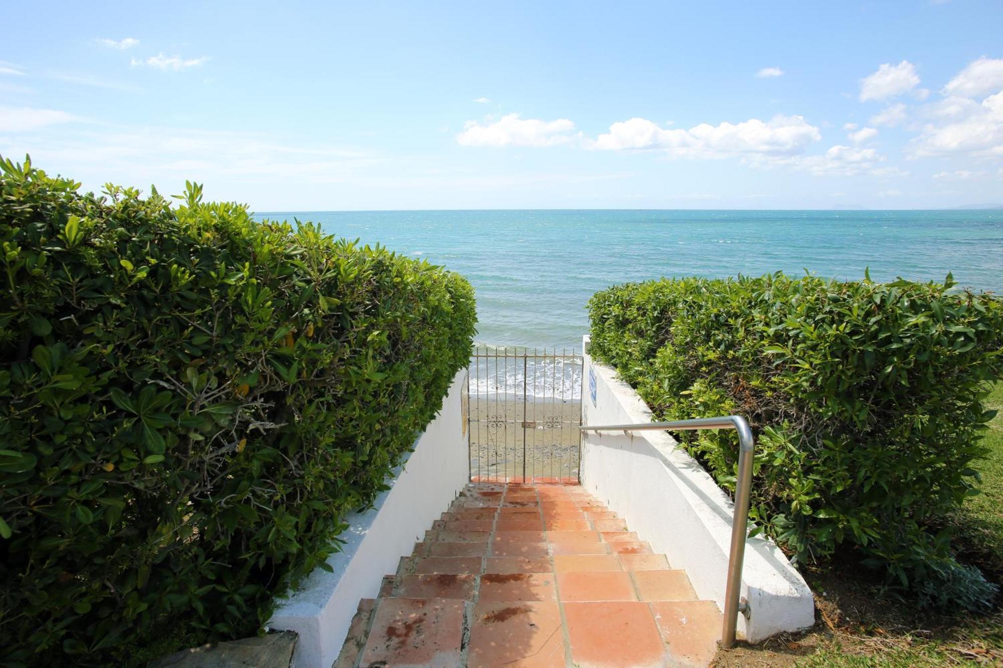 Beachfront Townhouse With Spectacular Seaview * Estepona
