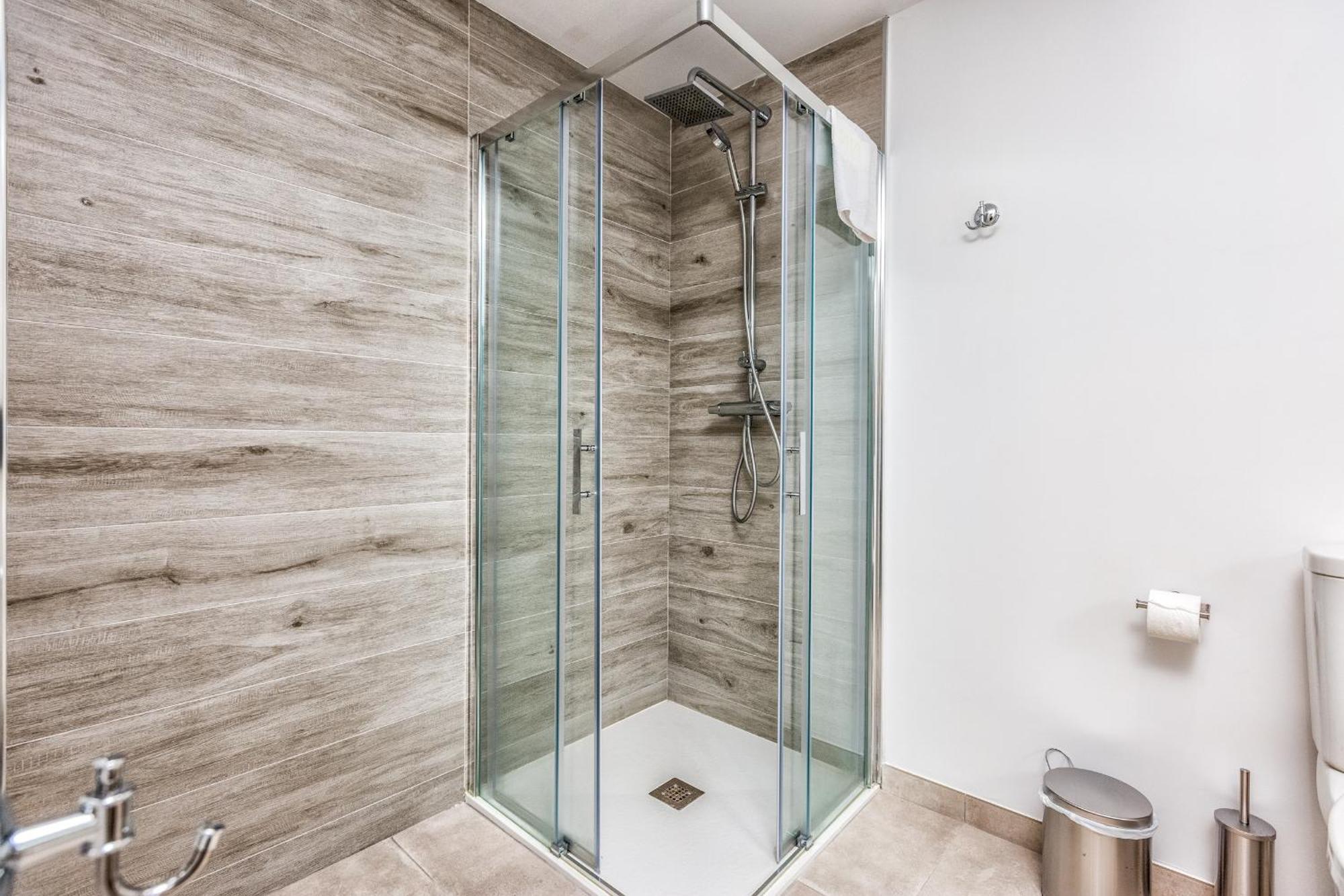 Sb311g - Modern & Well Connected 2 Bed *