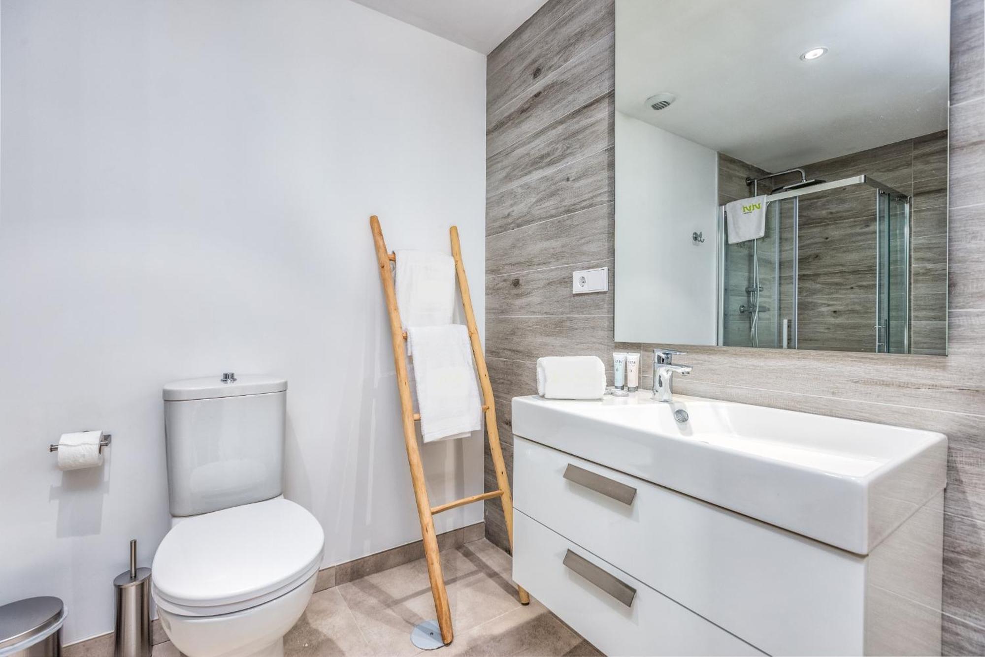 Sb311g - Modern & Well Connected 2 Bed Apartment *