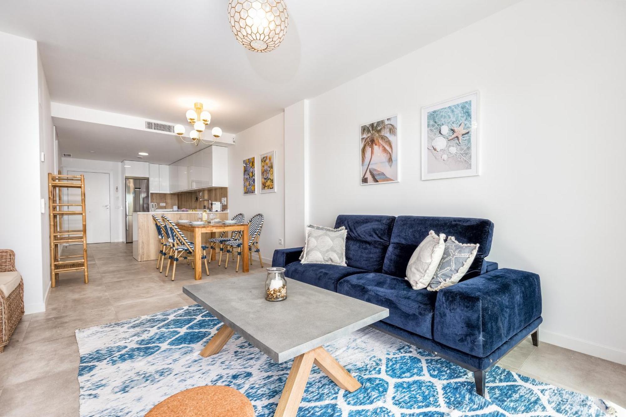 Sb311g - Modern & Well Connected 2 Bed Apartment