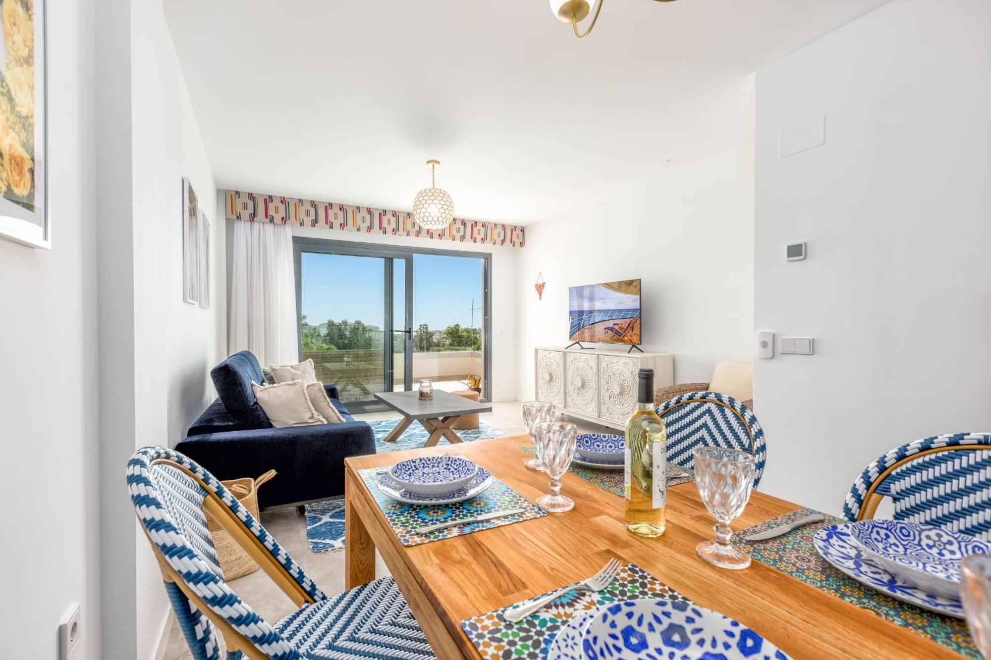 Sb311g - Modern & Well Connected 2 Bed Apartment *