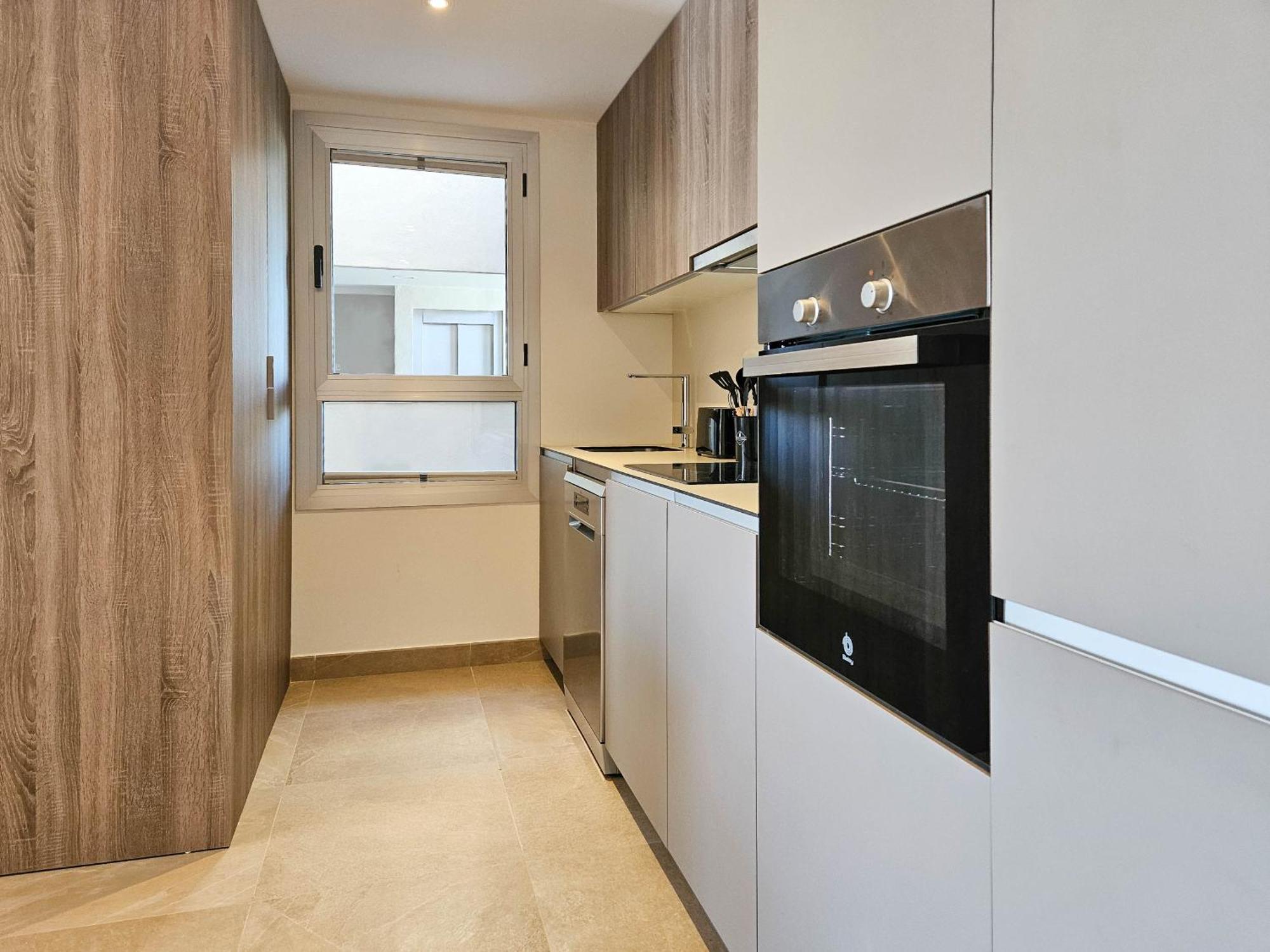 Two Bedroom In Sunny Golf, *