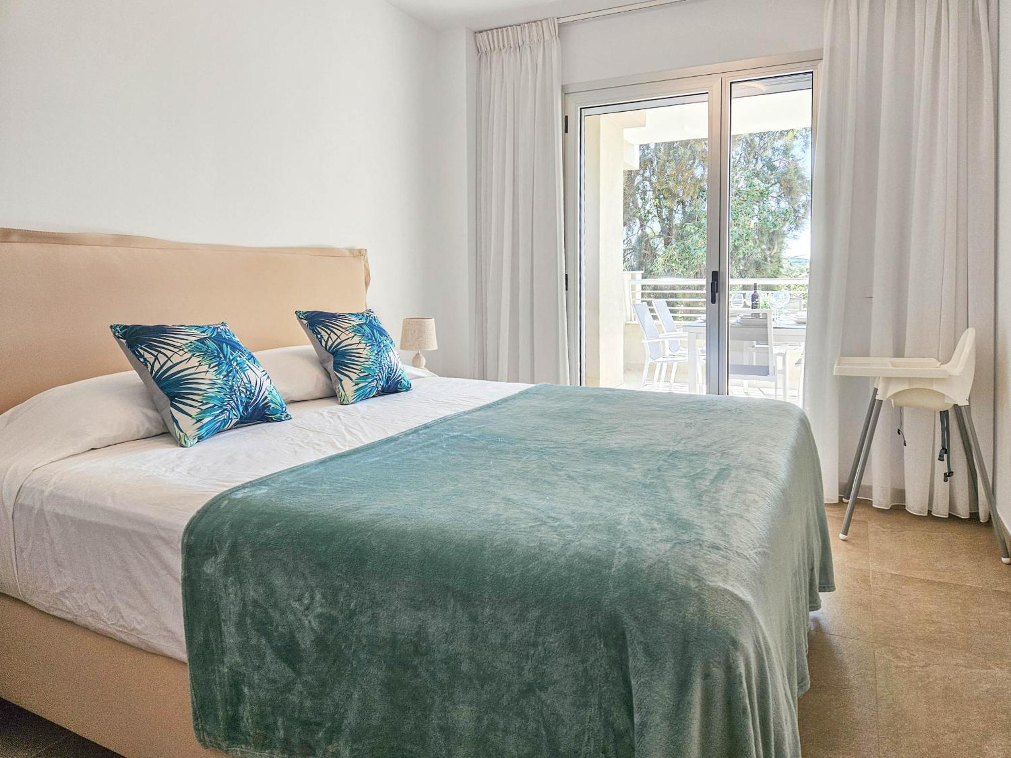 Two Bedroom In Sunny Golf, Apartment *