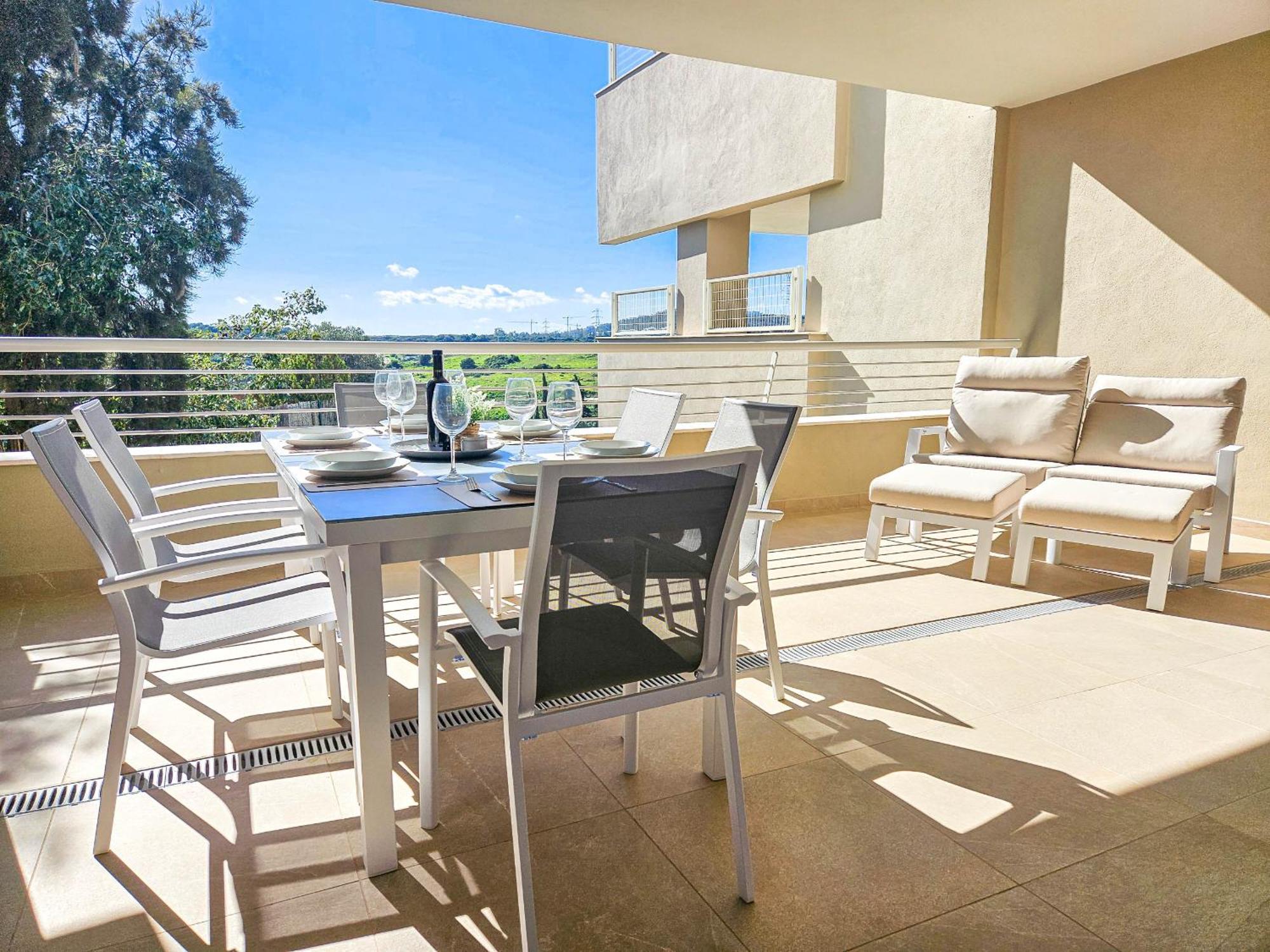 Two Bedroom In Sunny Golf, Apartment *