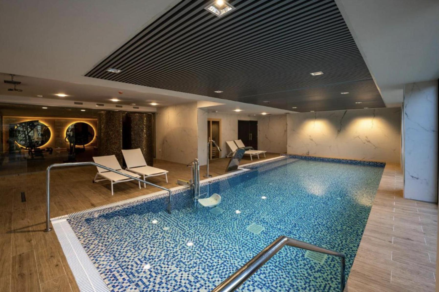 Oasis 325, Estepona