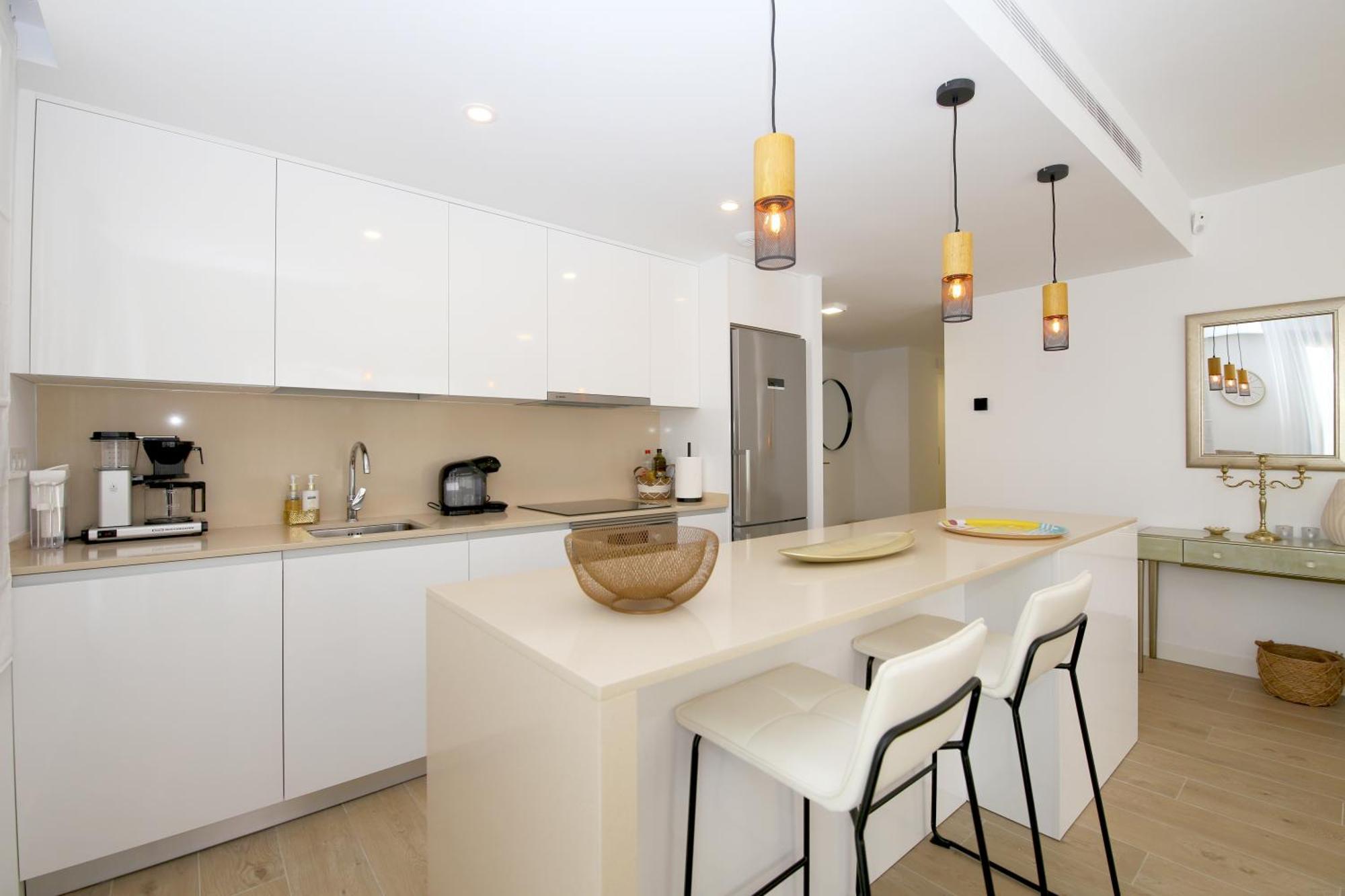 West Luxury Leona *
