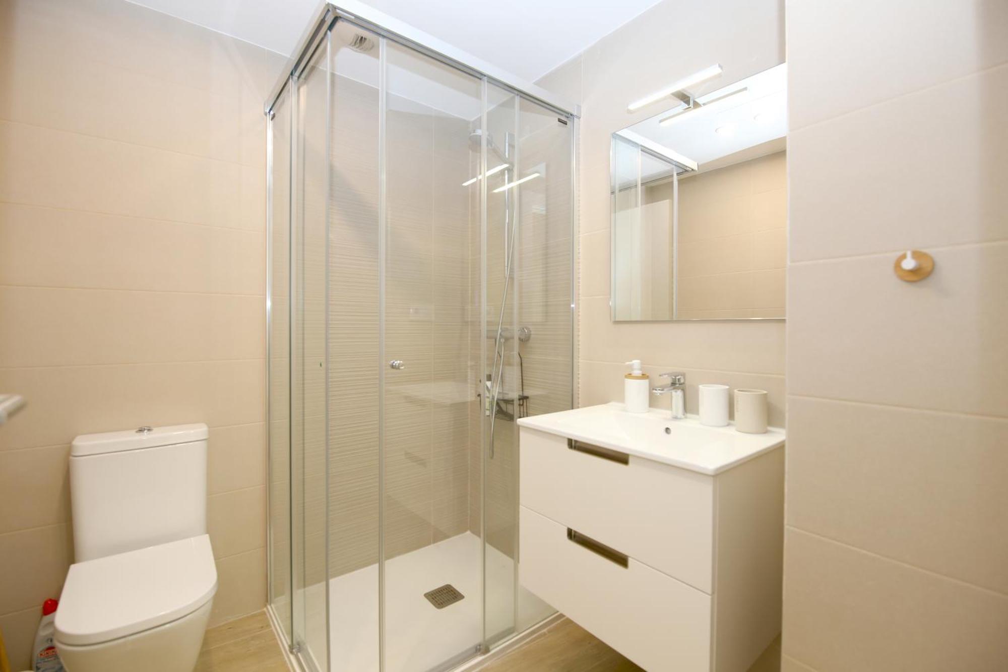 West Luxury Leona Apartment