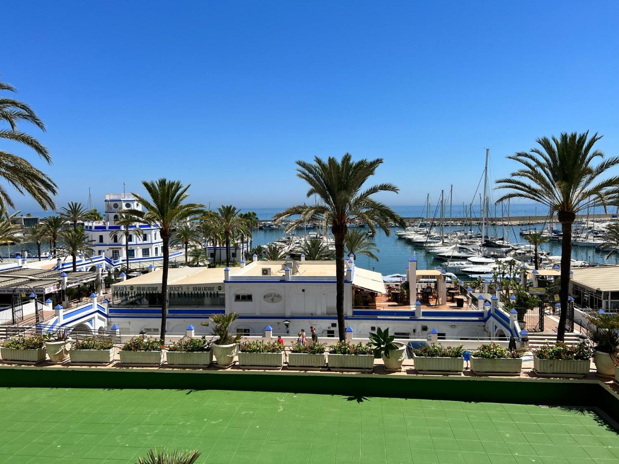 Estepona Marina, Modern Apartment, Sea Views, Balcony, Sleeps 6, Family Friendly * Estepona