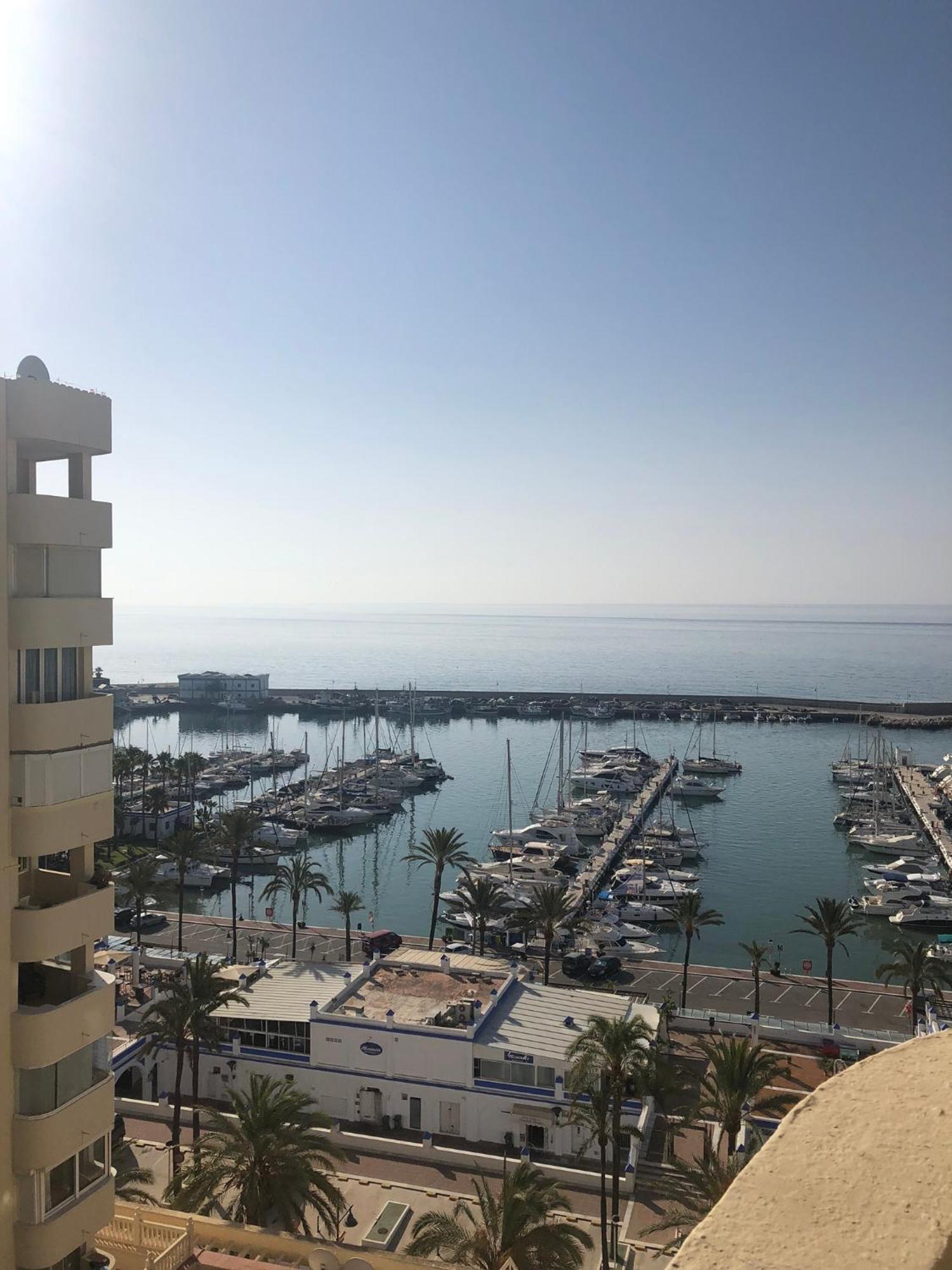 Apartment Estepona Marina, Modern Apartment, Sea Views, Balcony, Sleeps 6, Family Friendly Estepona