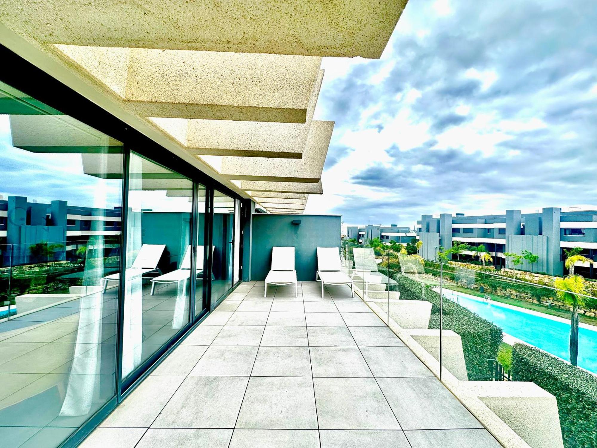 Oasis 325, Estepona