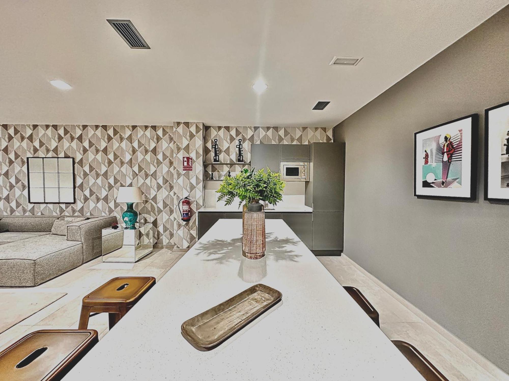 Oasis 325, Estepona
