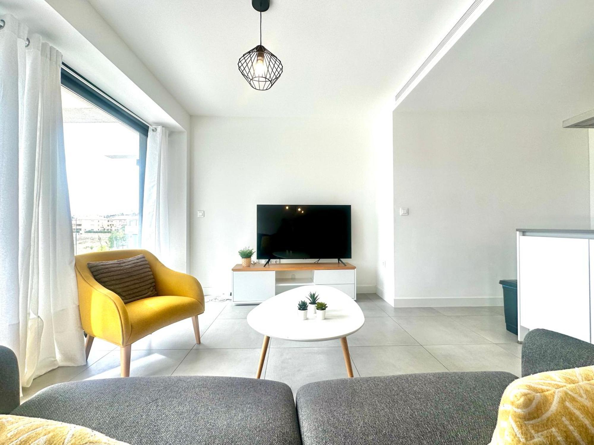 Oasis 325, * Estepona