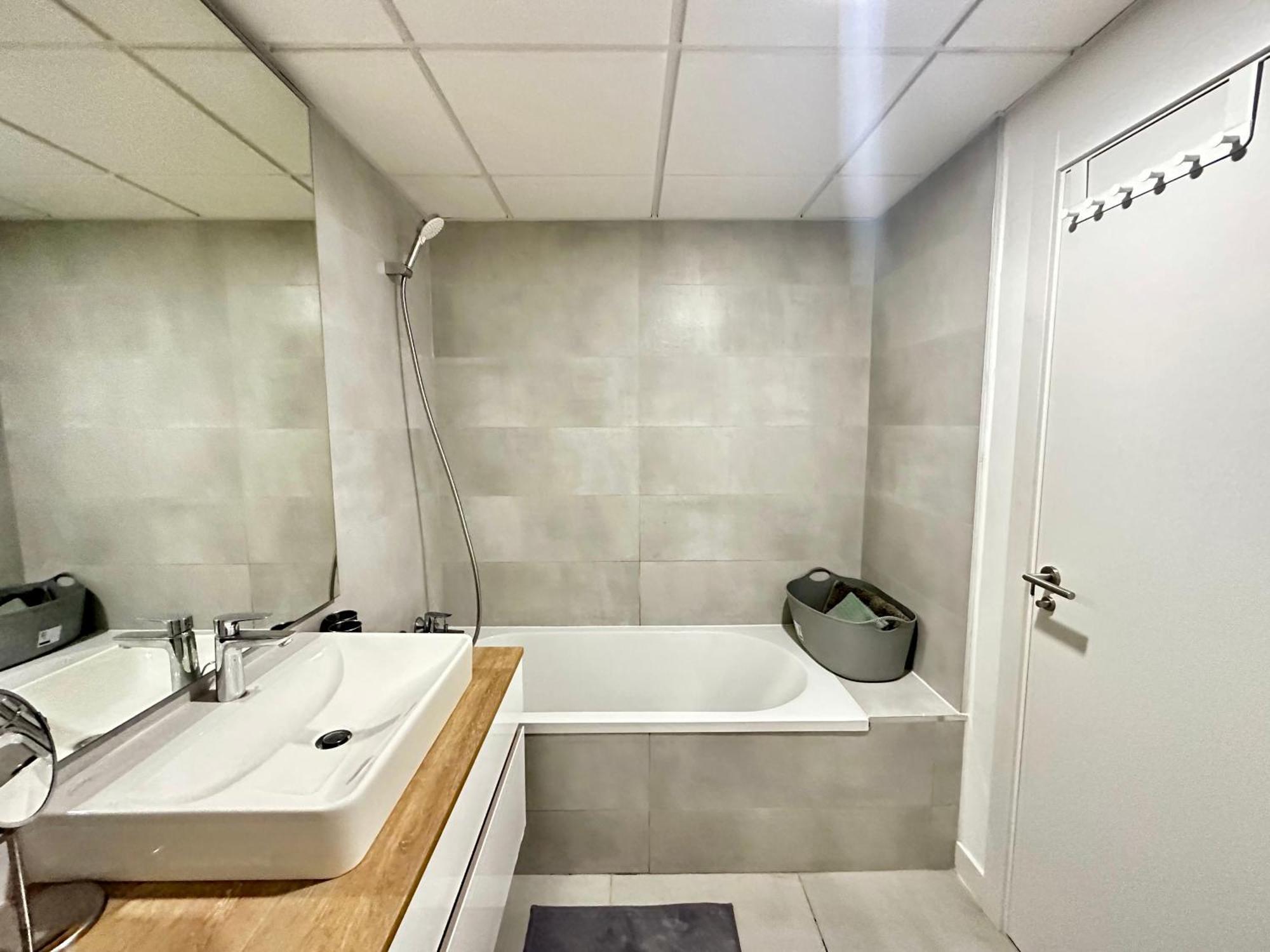 Oasis 325, Apartment *