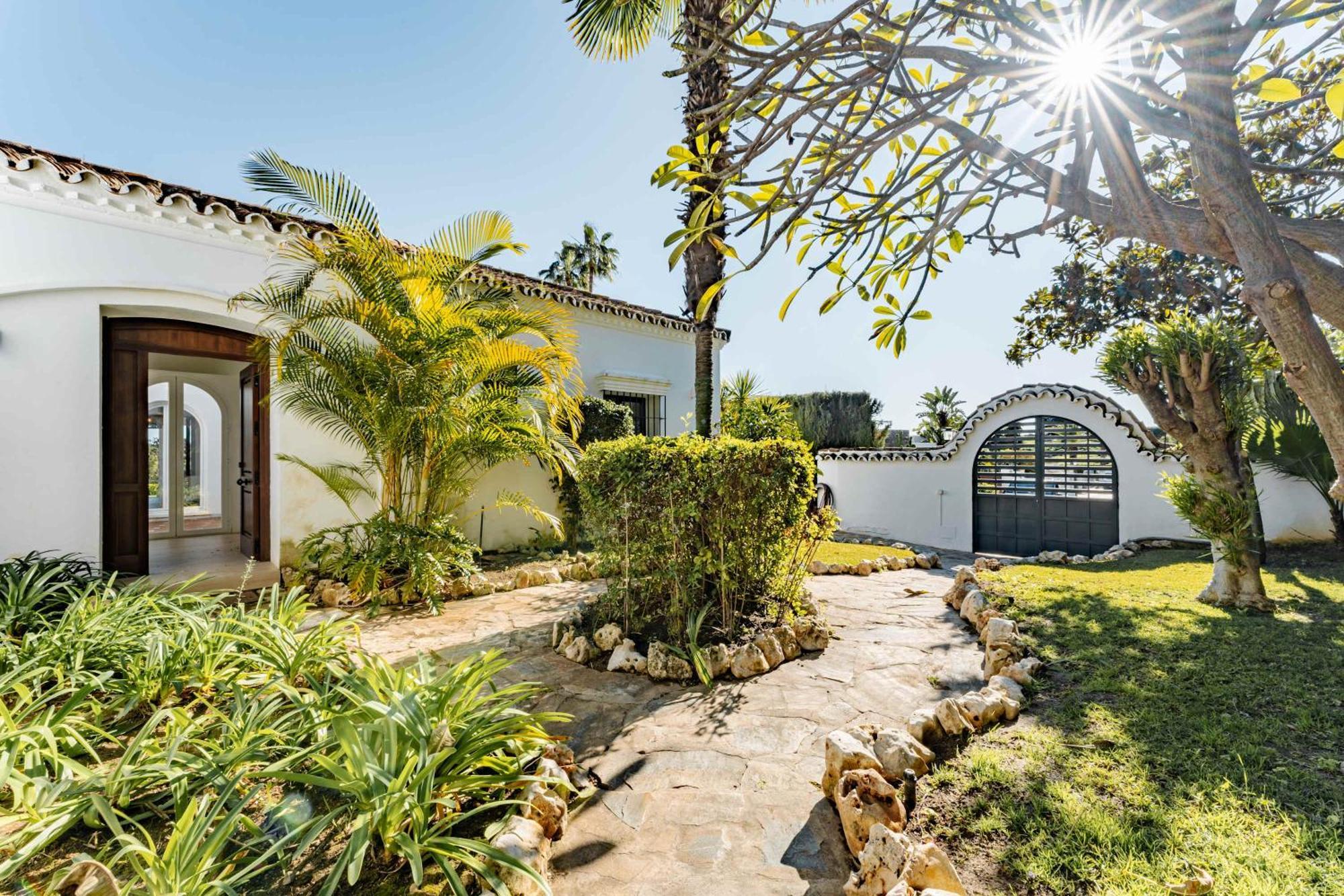 Villa Capricho Front Golf Pool Views *