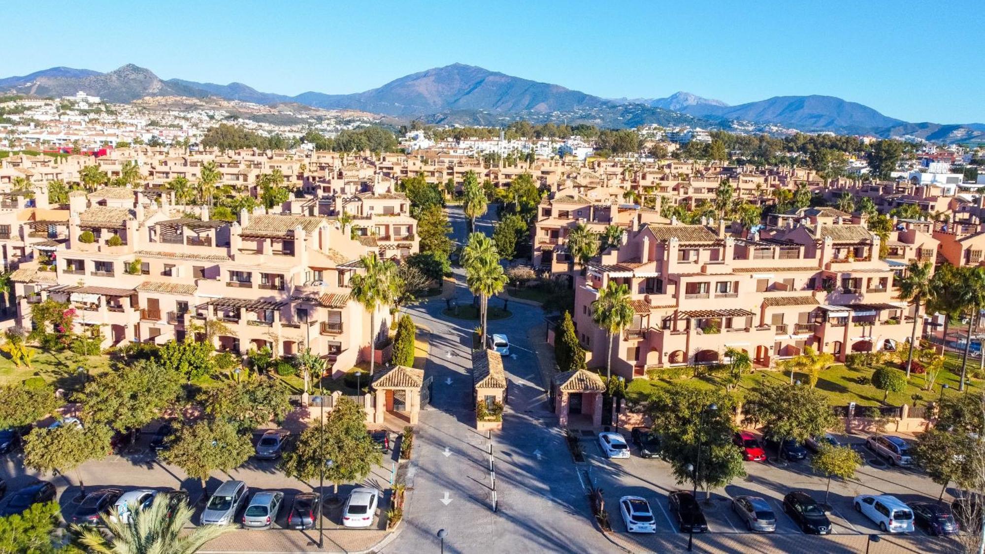 Apartment Hacienda Del Sol - Beachside Estepona