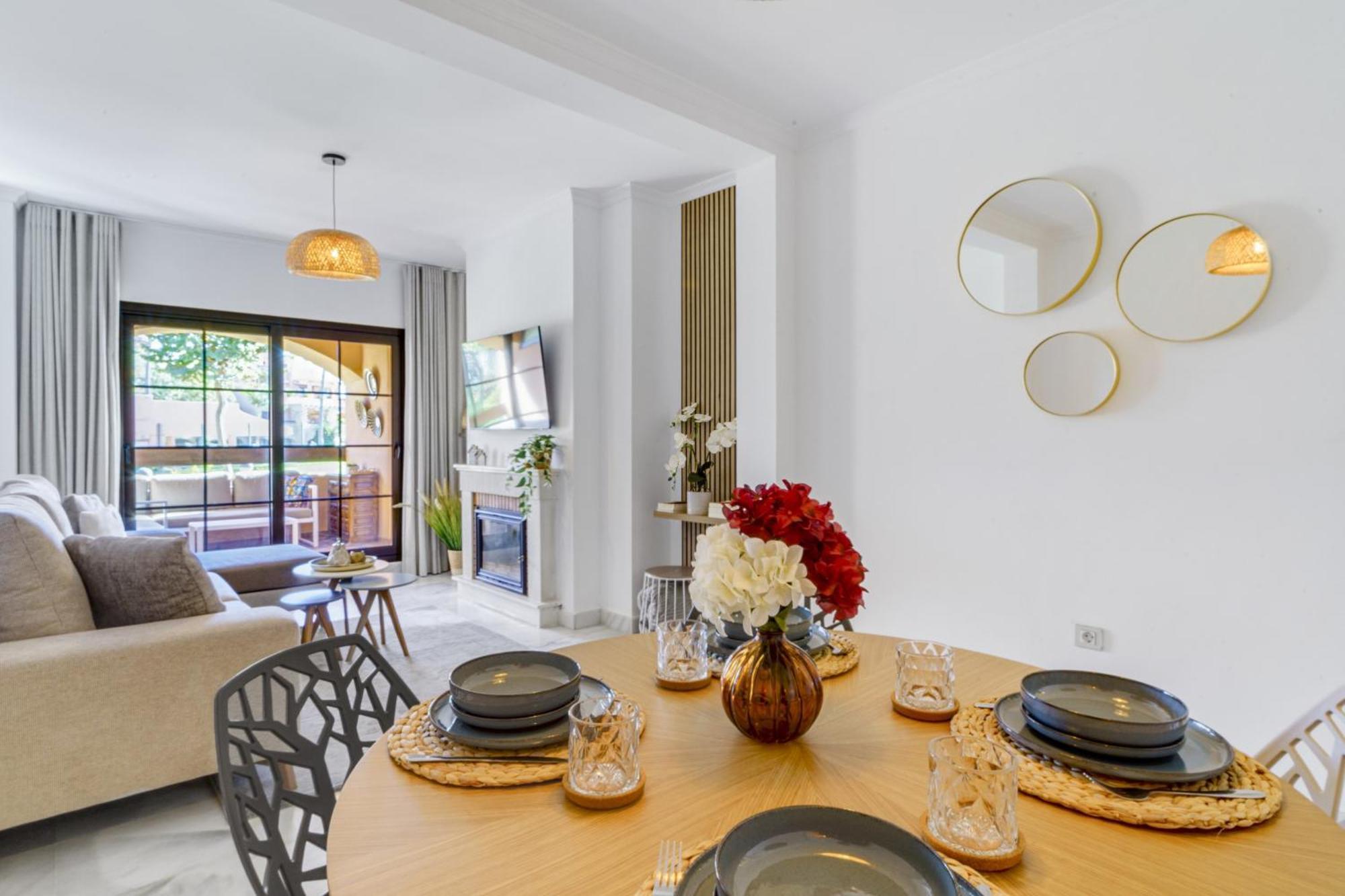 Hacienda Del Sol - Beachside Apartment Estepona