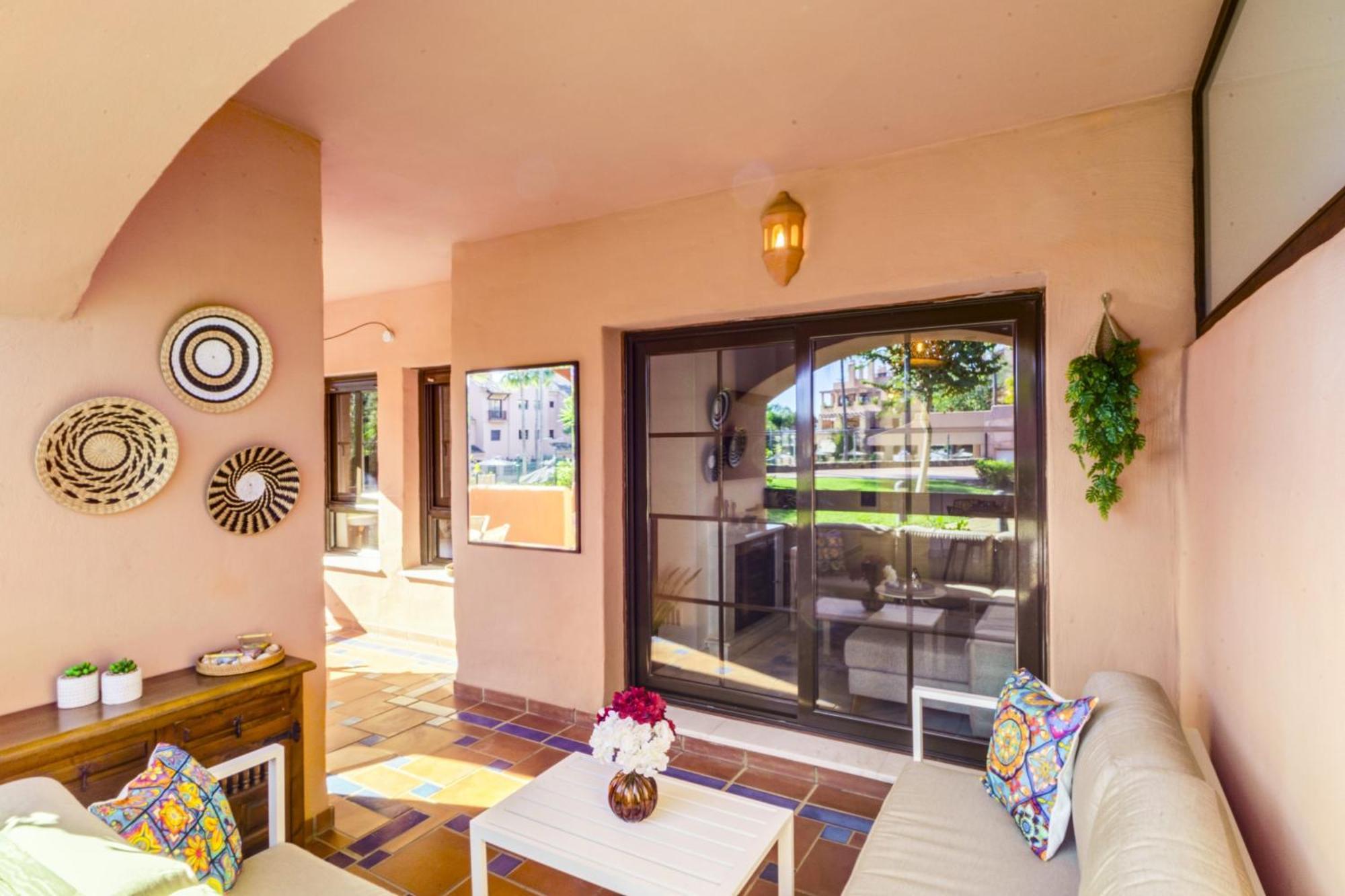 Hacienda Del Sol - Beachside Estepona