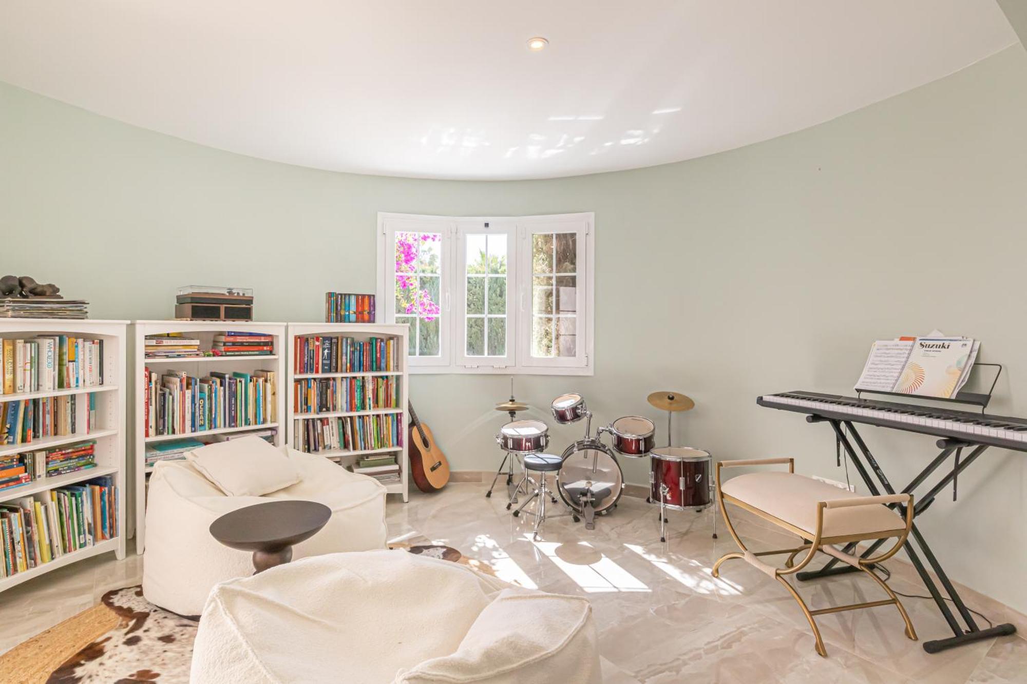 Luxury Family Escape Golf & Pool Retreat - Happy *