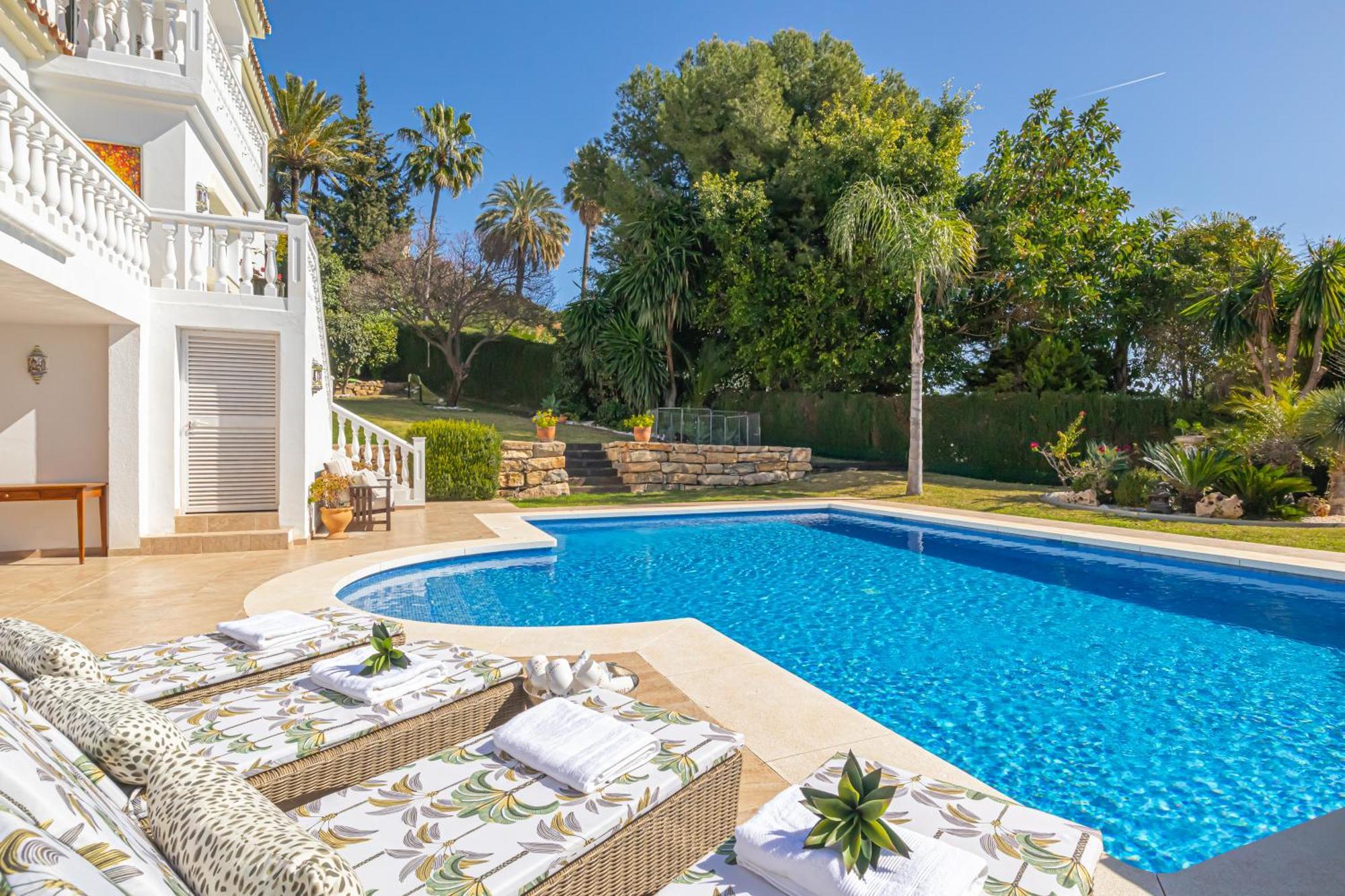 Luxury Family Escape Golf & Pool Retreat - Happy Estepona