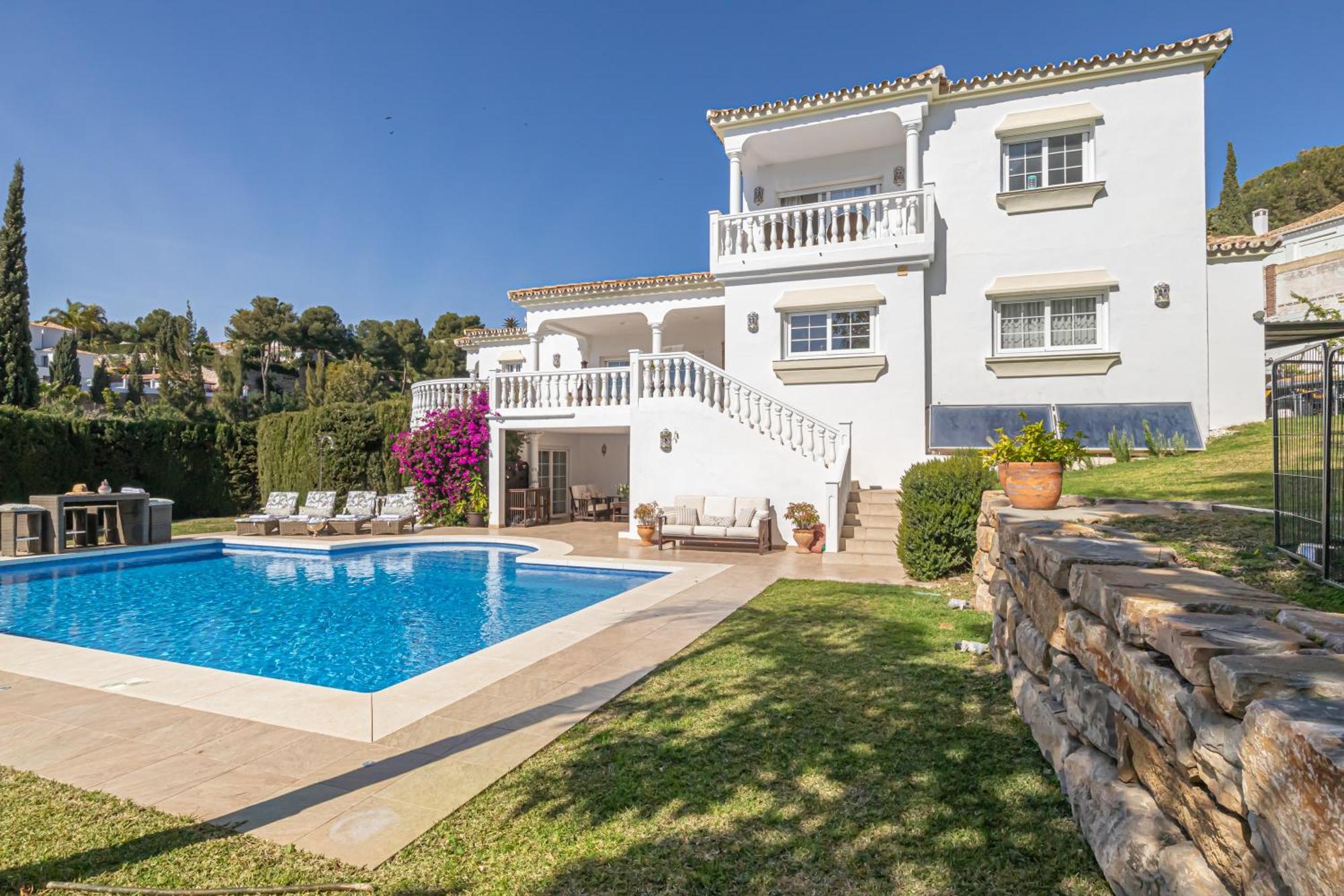 Luxury Family Escape Golf & Pool Retreat - Happy Apartment Estepona