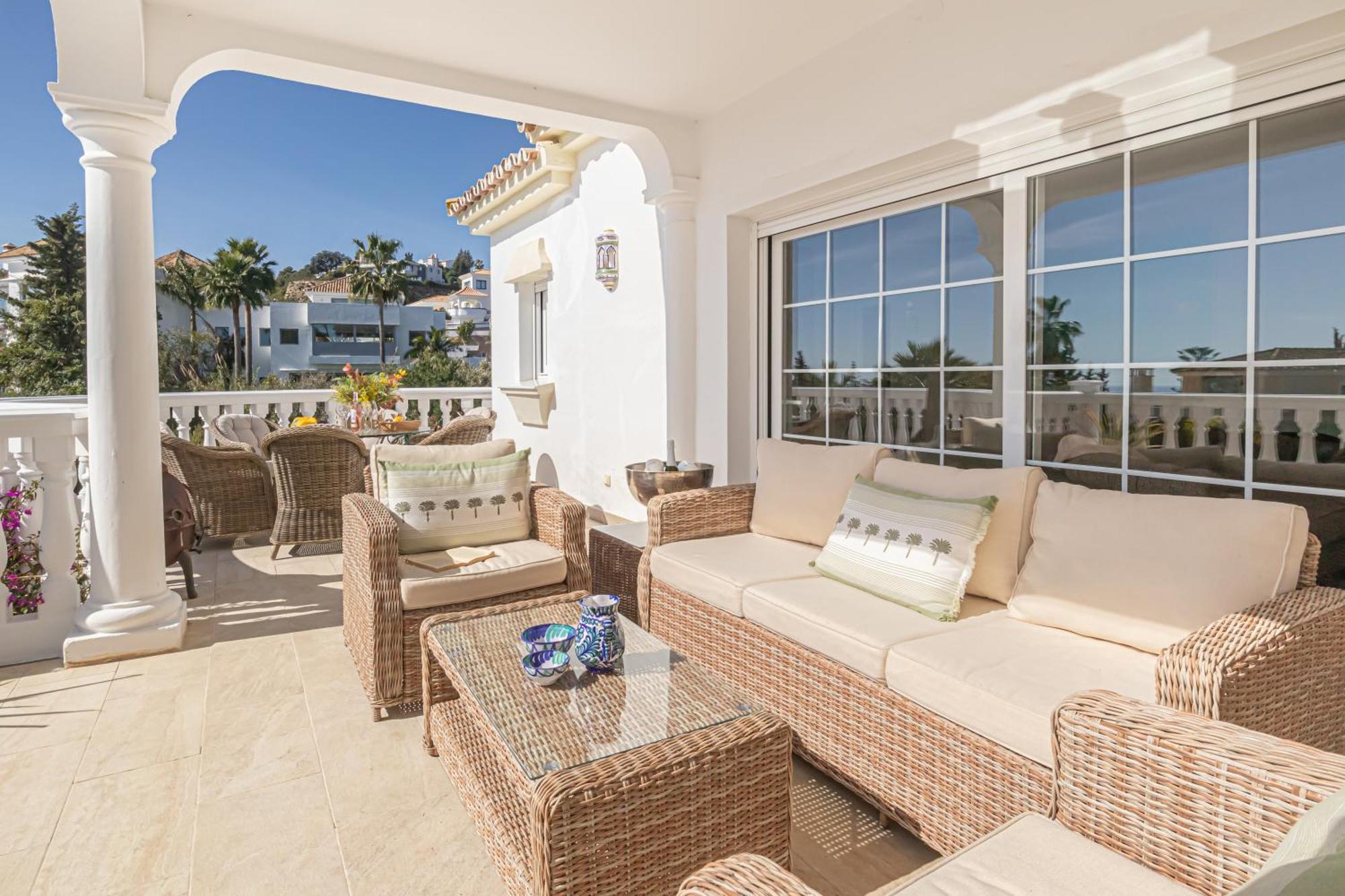 Luxury Family Escape Golf & Pool Retreat - Happy Apartment *