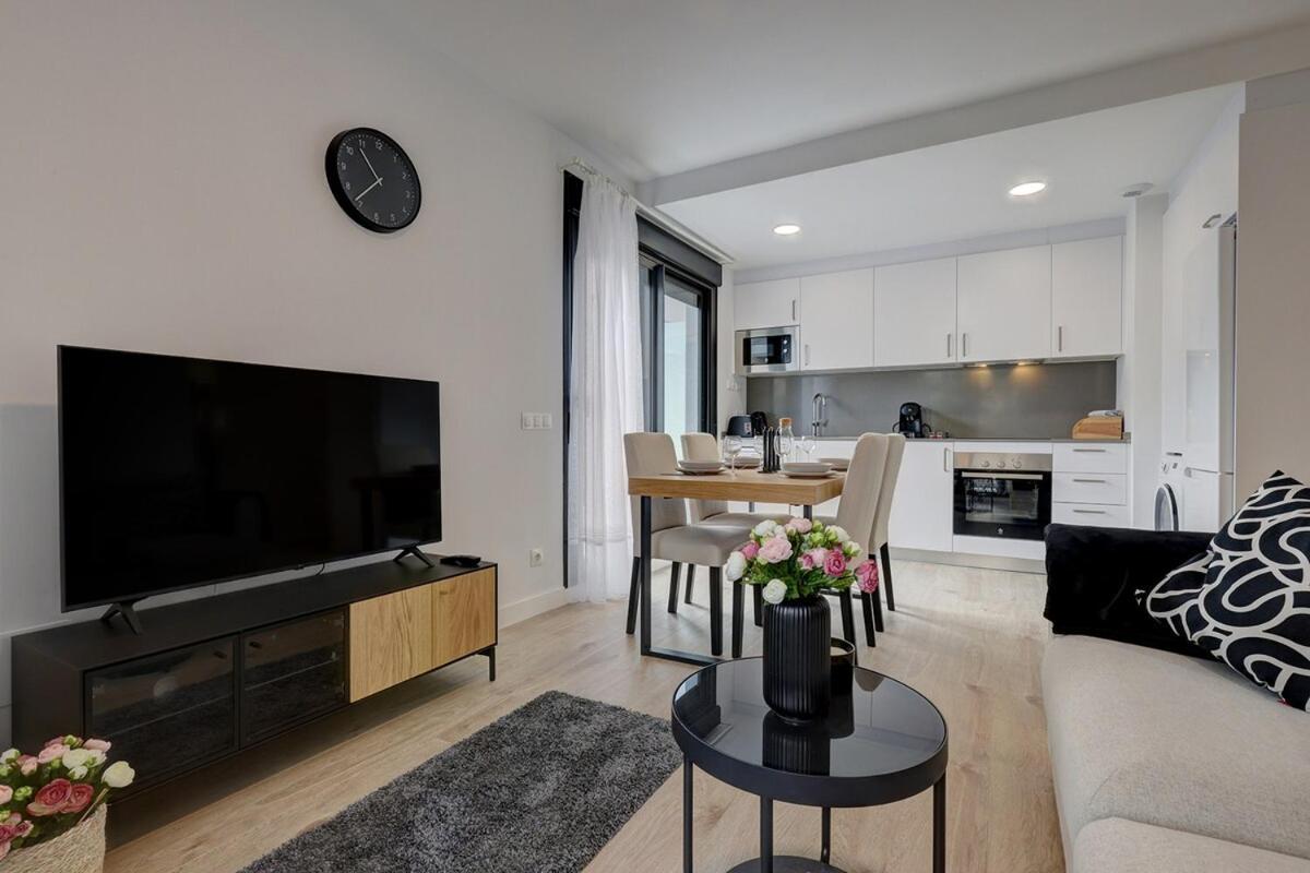 Cozy Flat In * Estepona