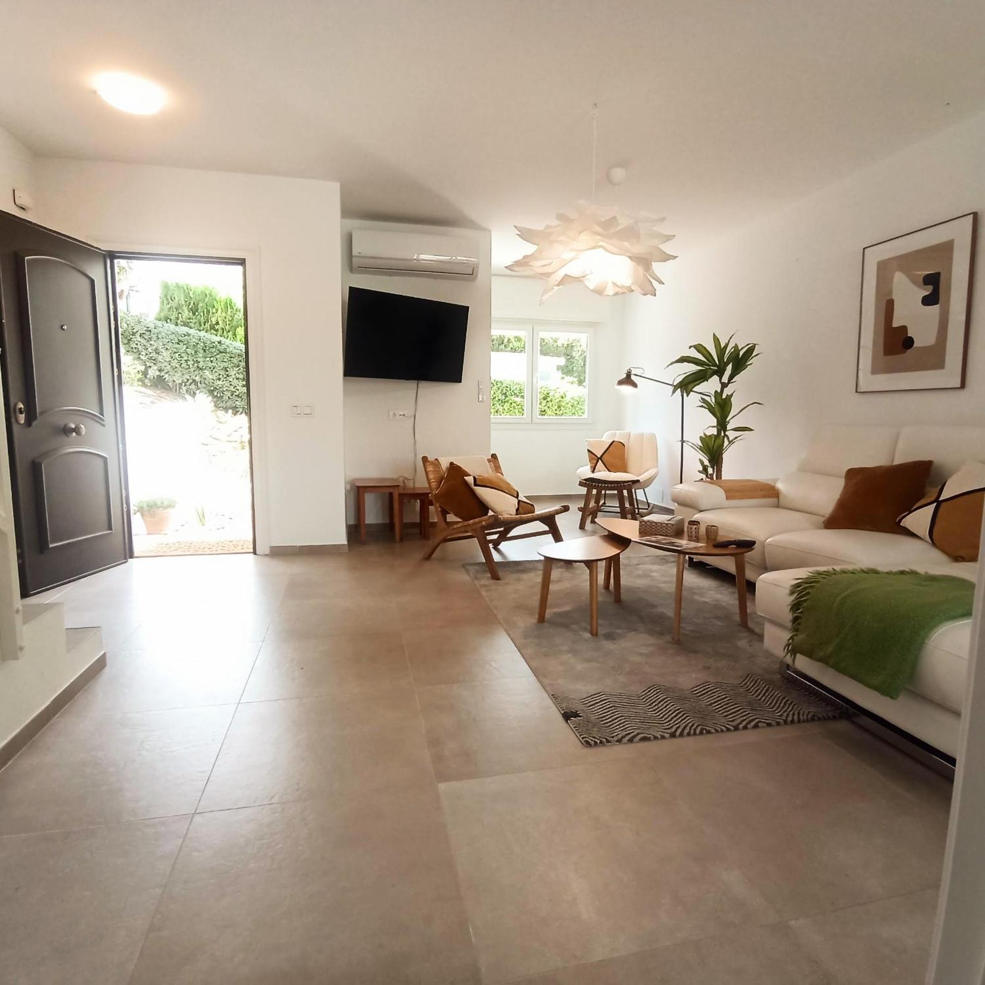 E1 Desk Private Patio Terrace Barbecue Villa *