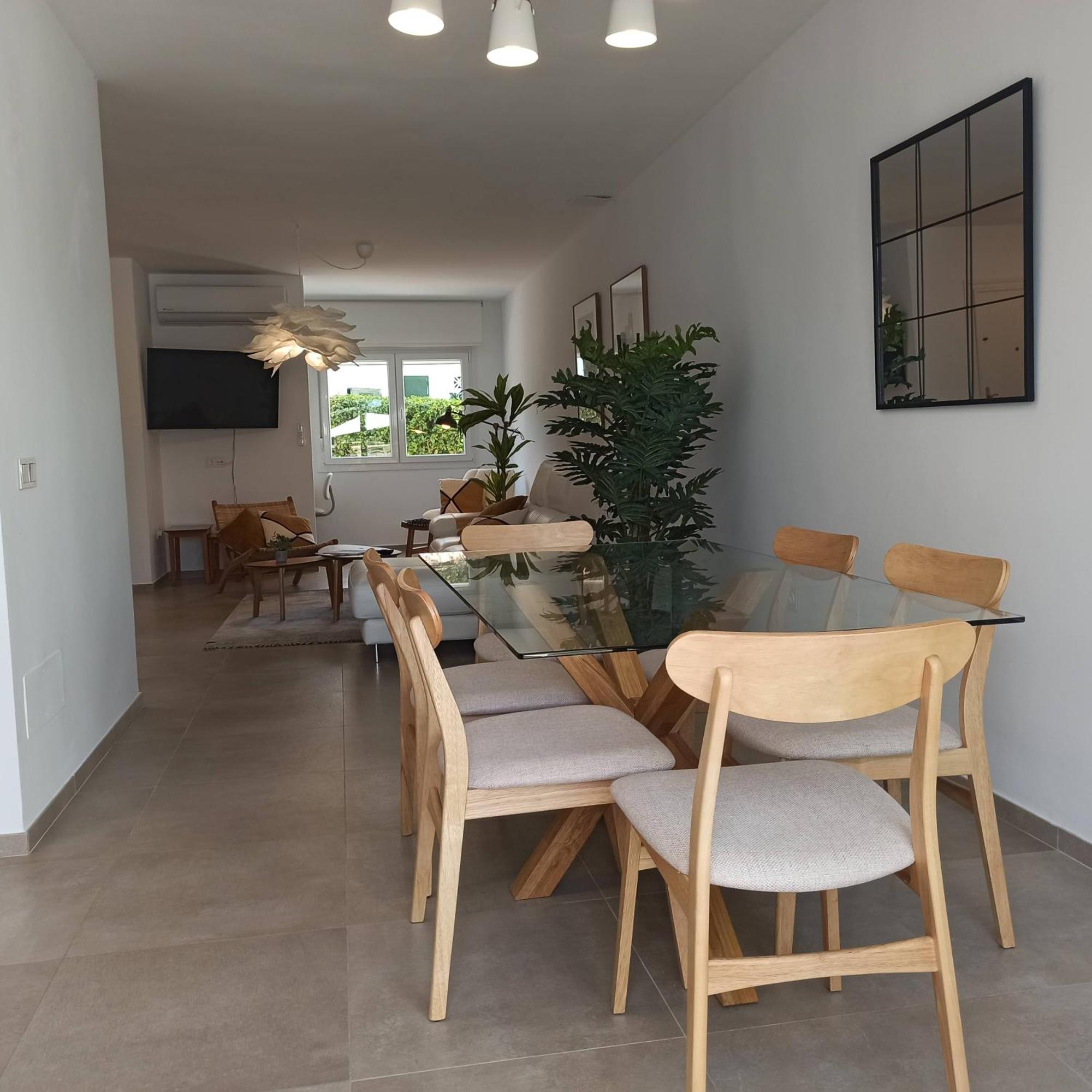 E1 Desk Private Patio Terrace Barbecue *