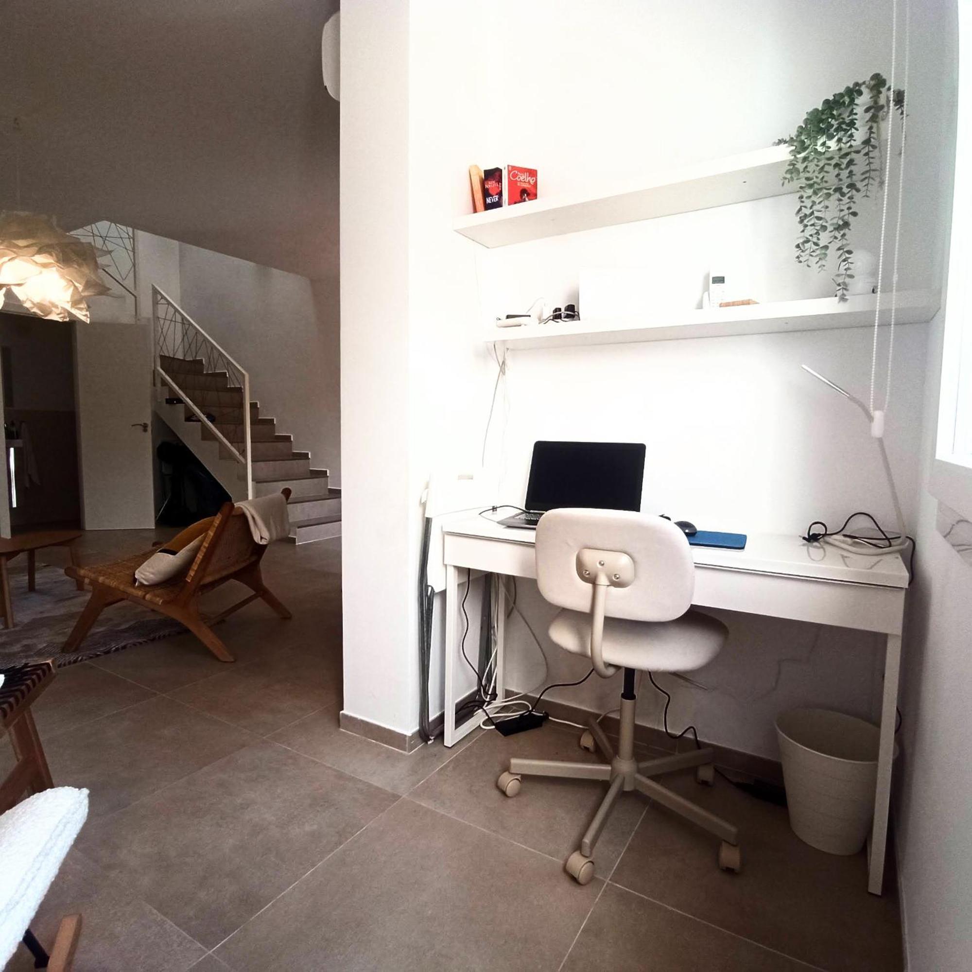 E1 Desk Private Patio Terrace Barbecue