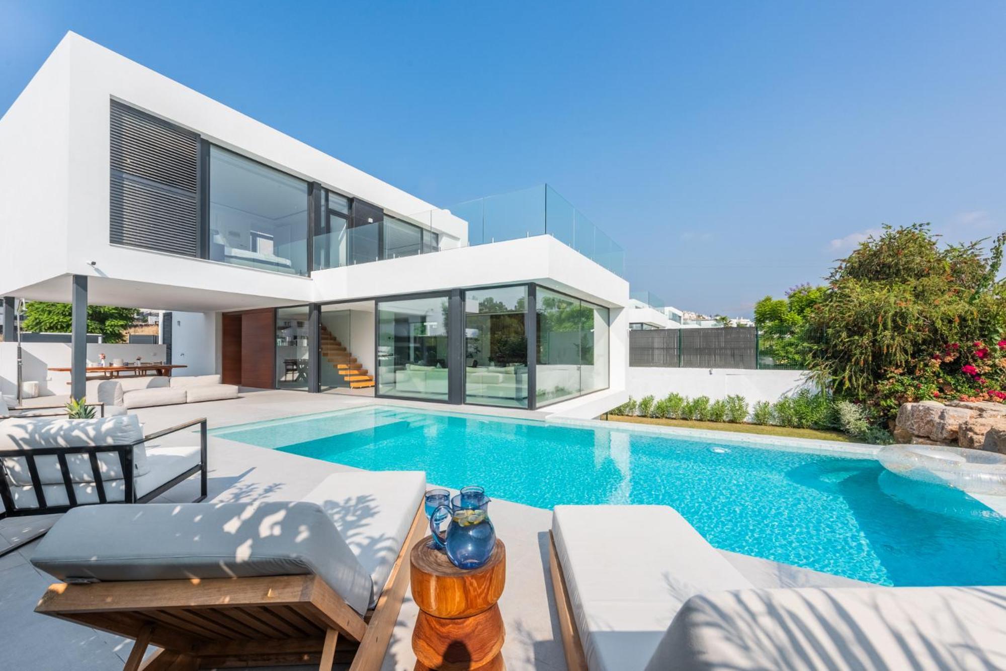 Apartment Extravagant 5 Bdrm Golfer's With Private Pool Estepona