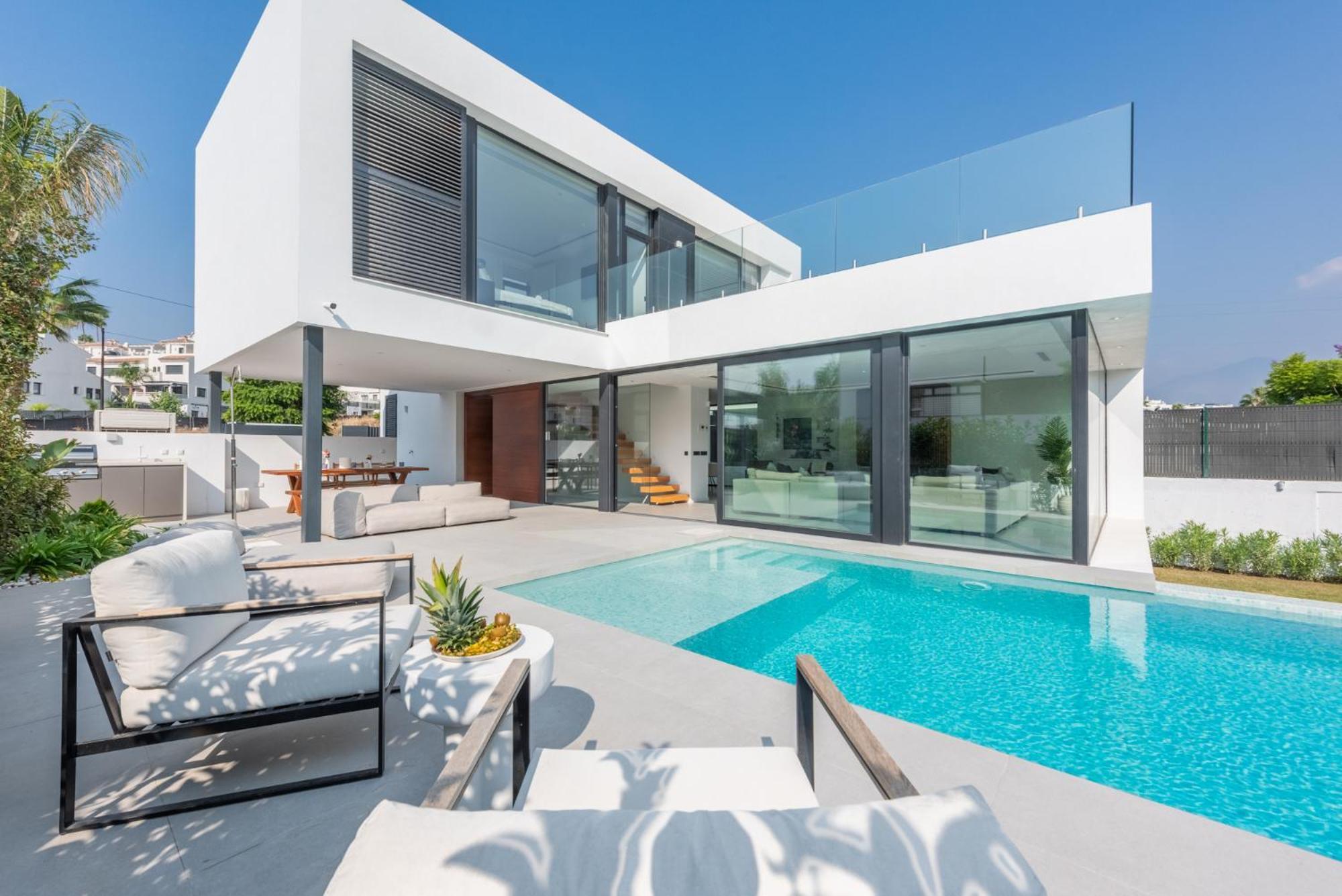 Apartment Extravagant 5 Bdrm Golfer's With Private Pool Estepona