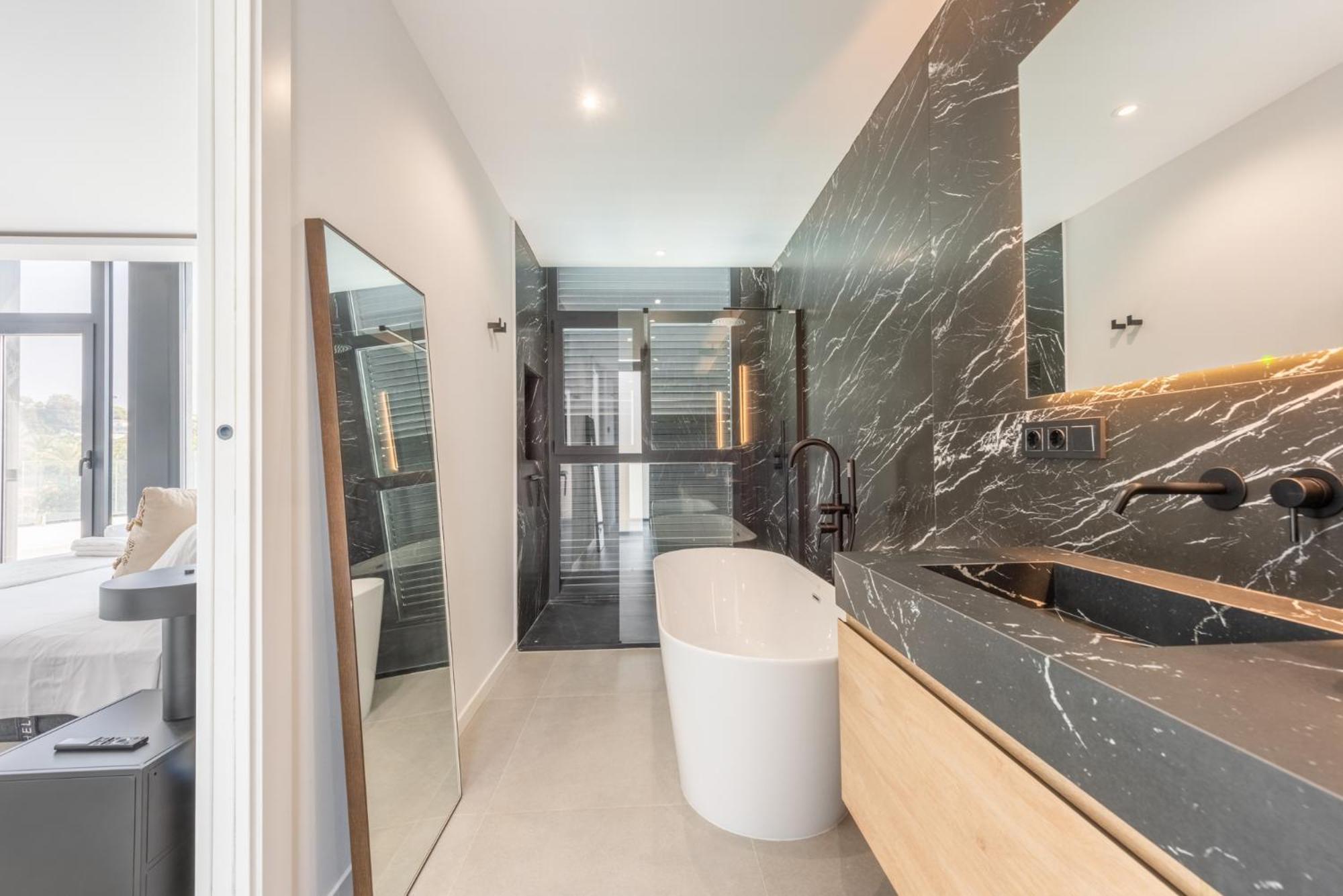 Extravagant 5 Bdrm Golfer's With Private Pool Estepona