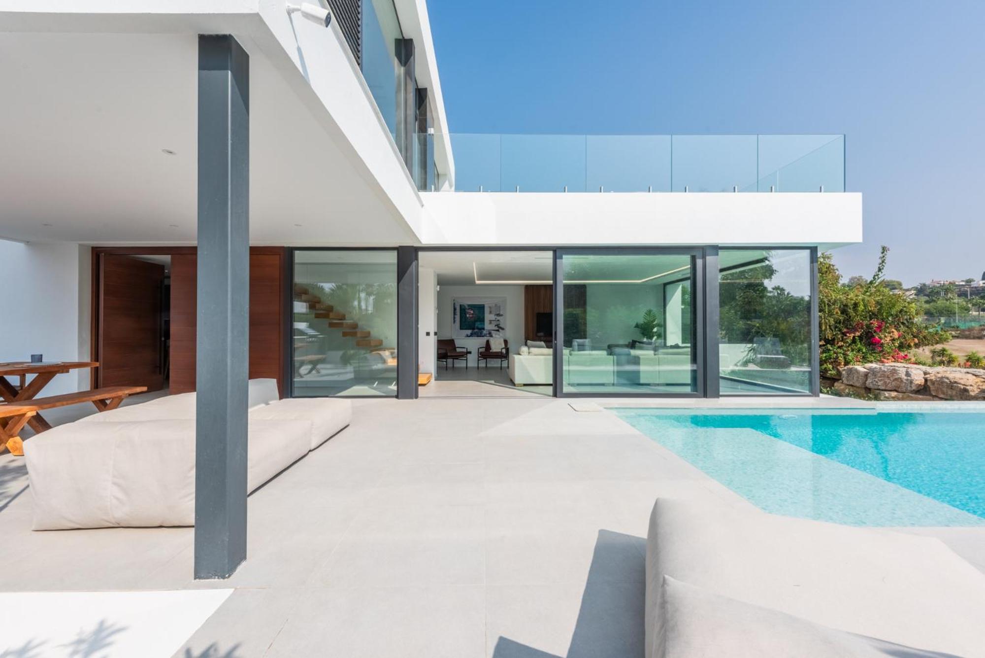 Extravagant 5 Bdrm Golfer's With Private Pool Apartment *