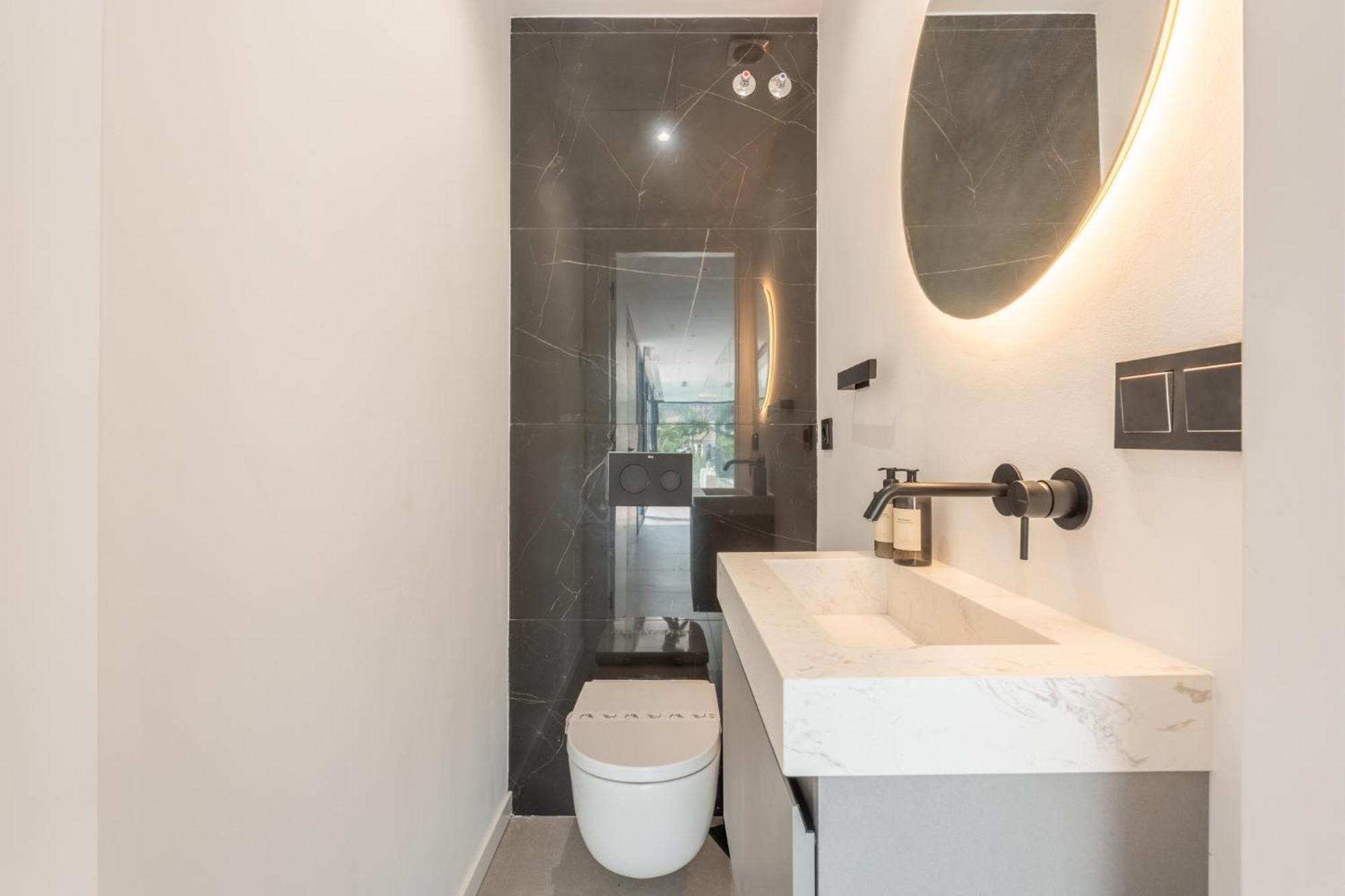Extravagant 5 Bdrm Golfer's With Private Pool Apartment