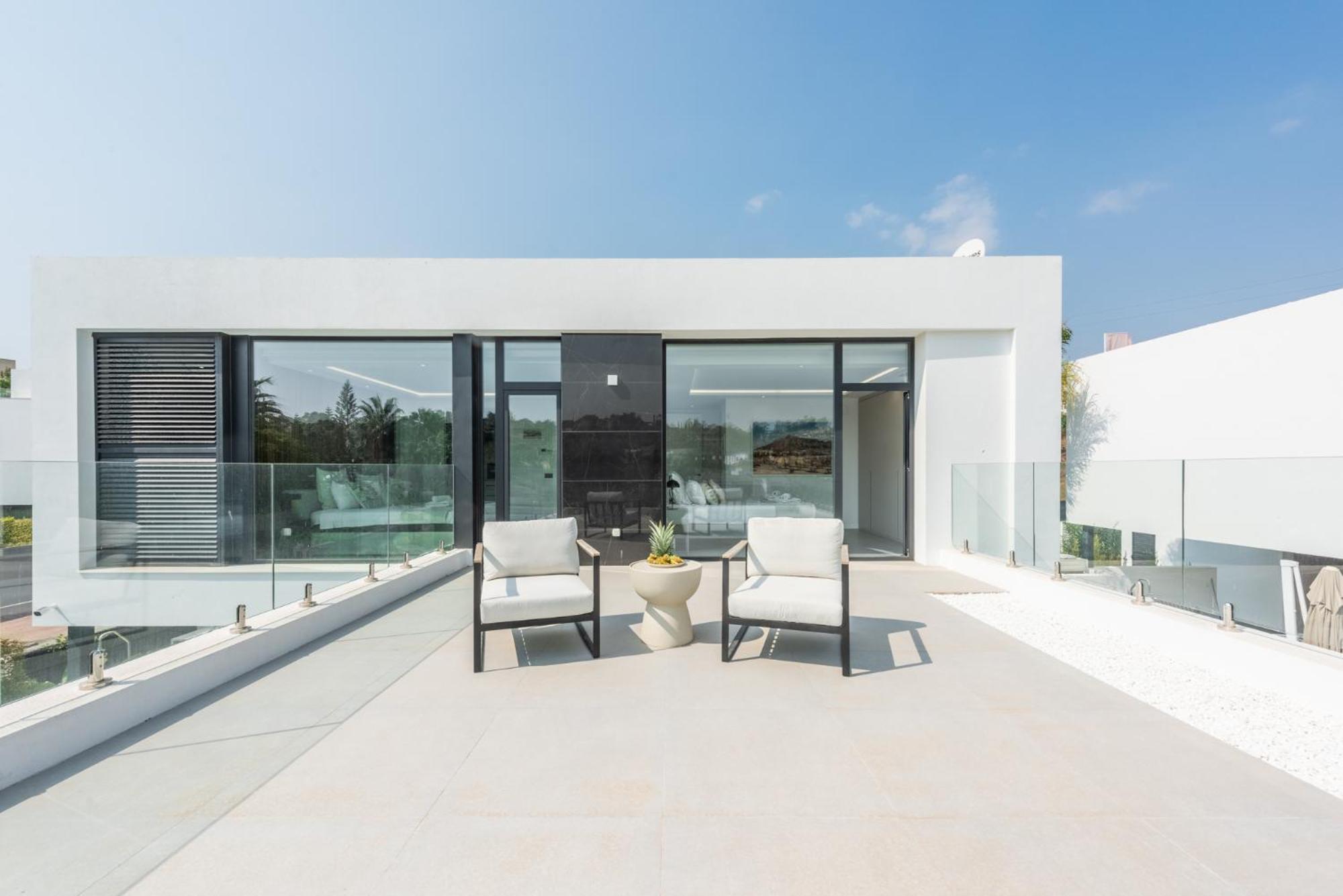 Extravagant 5 Bdrm Golfer's With Private Pool Apartment *