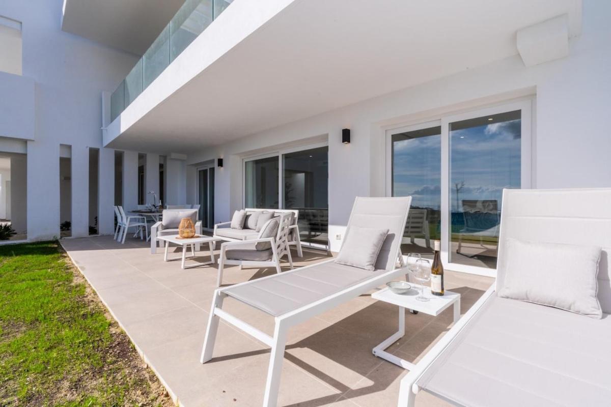 Al4-1901 - - Alcazaba Lagoon * Estepona