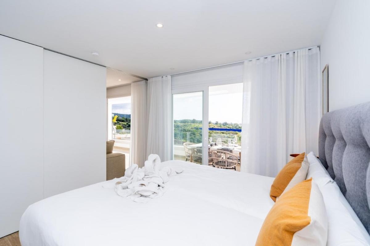 Al4-1916 - - Alcazaba Lagoon * Estepona