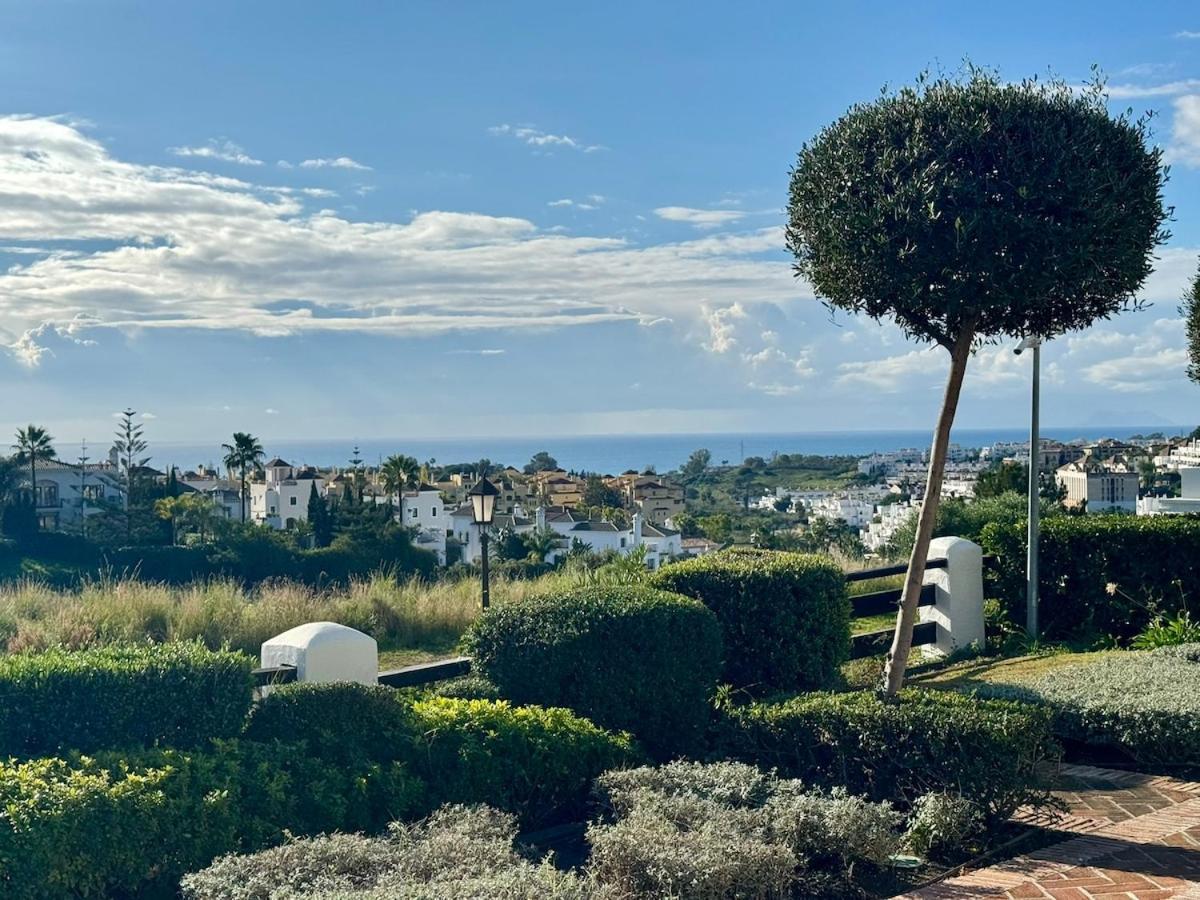 Apartment Luxury With Spacious Private Garden & Seaview Estepona