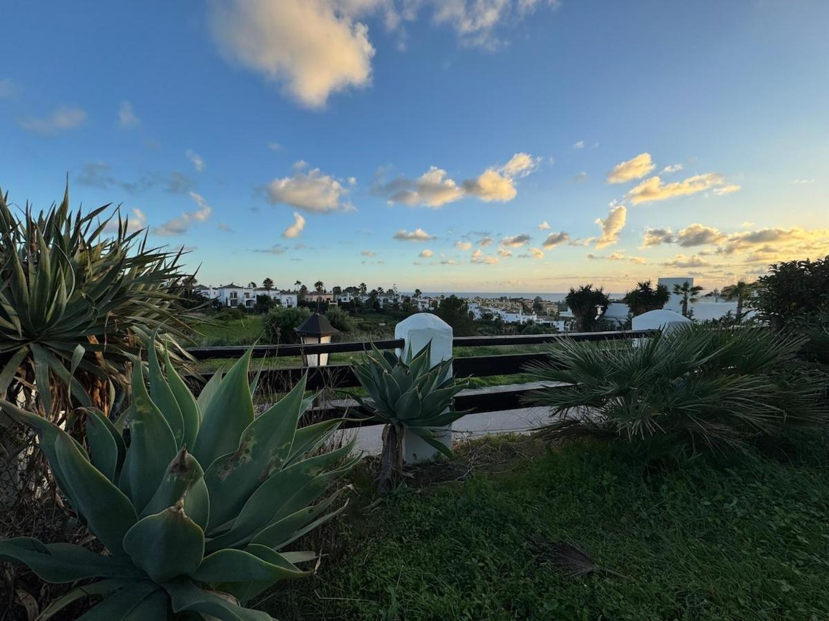 Luxury Sunset Golf With Spacious Private Garden & Seaview *