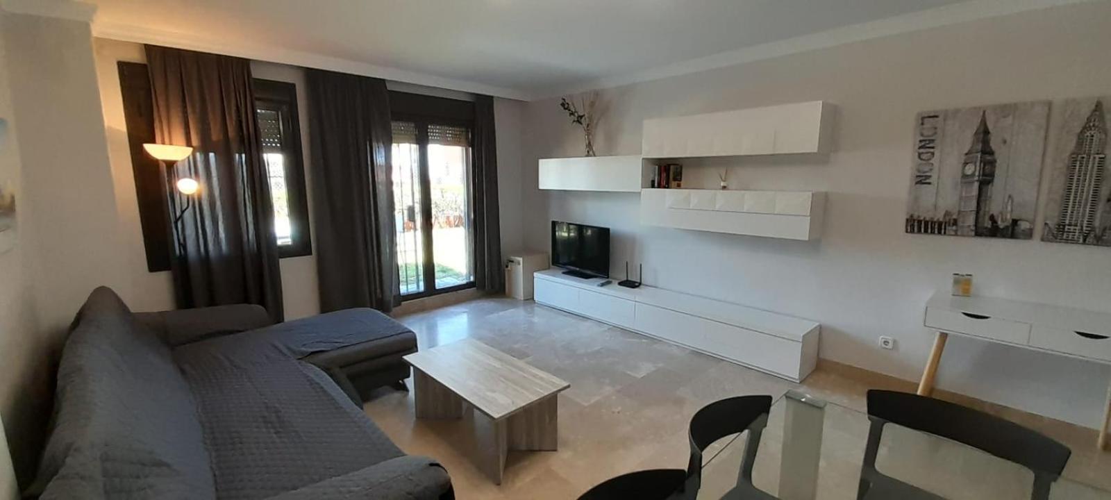 Apartment De Tres Muy Espacioso Con Jardines Y Piscinas