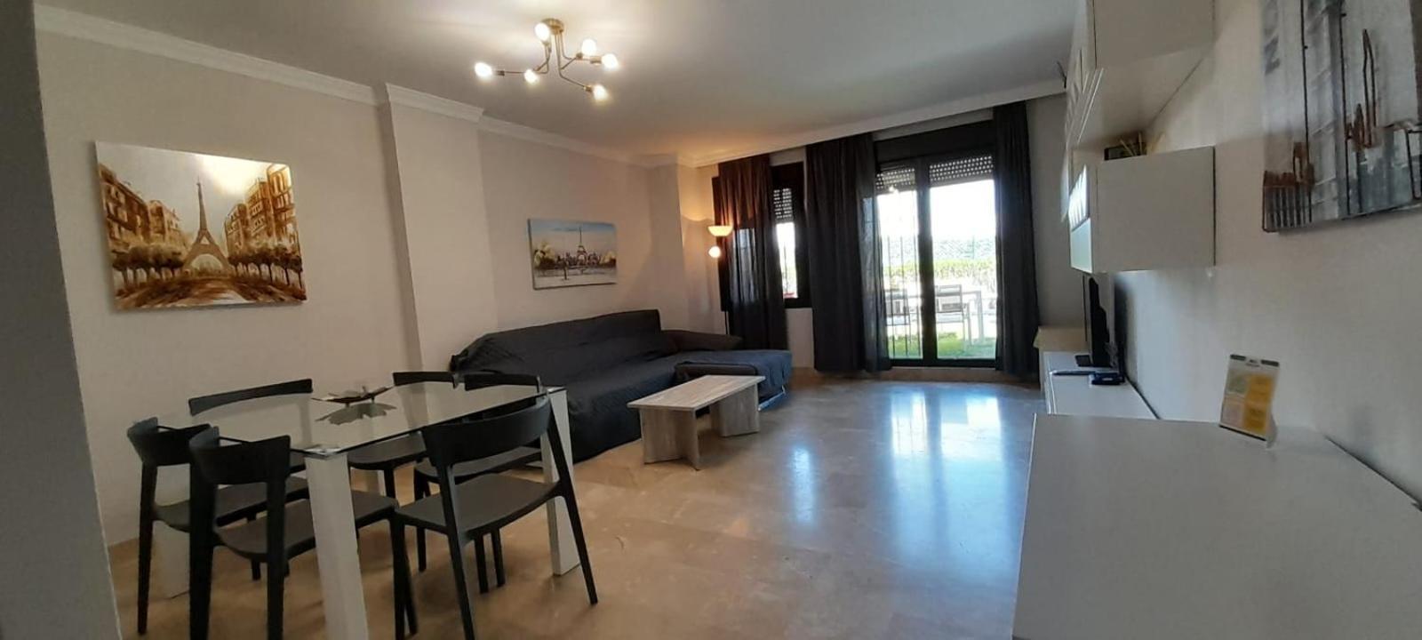 Apartment De Tres Muy Espacioso Con Jardines Y Piscinas Estepona