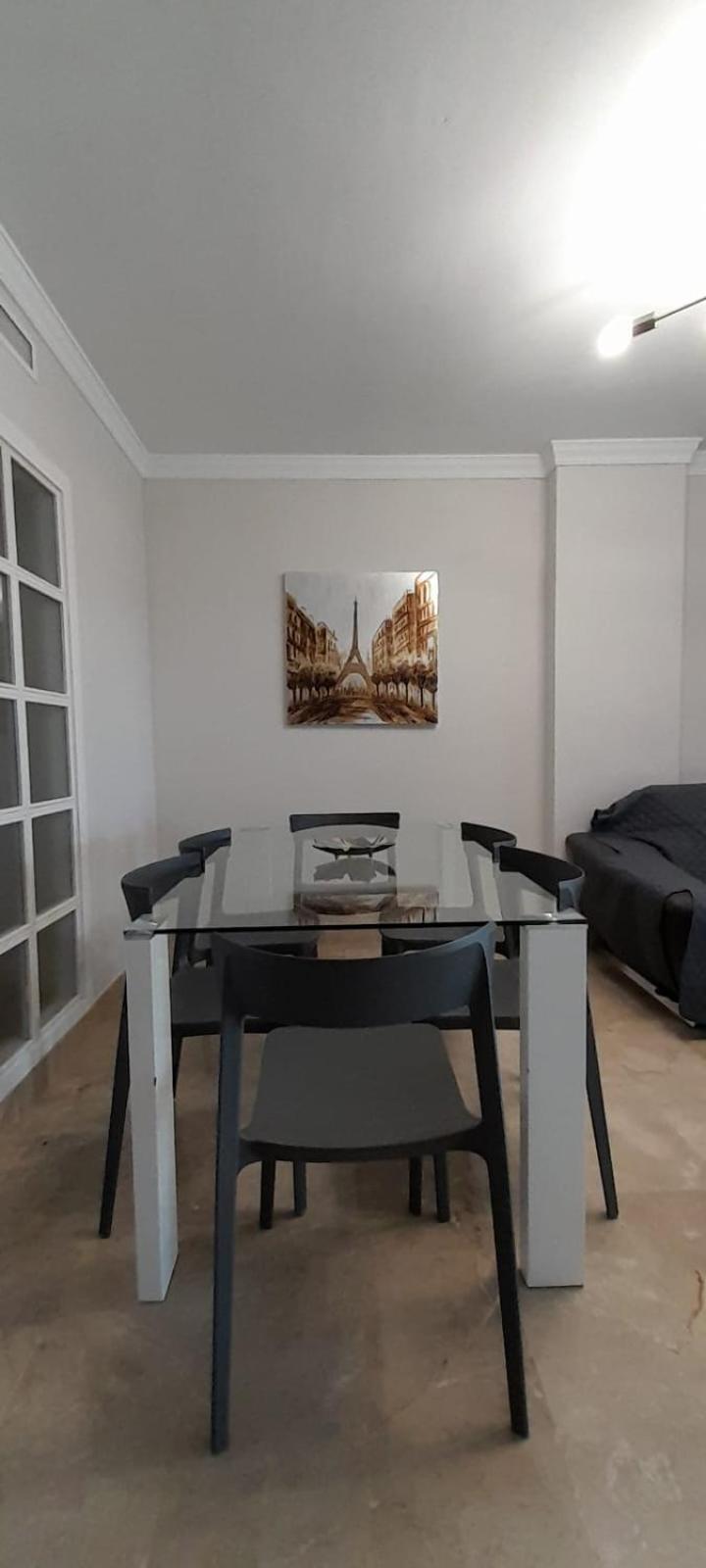 De Tres Muy Espacioso Con Jardines Y Piscinas Estepona