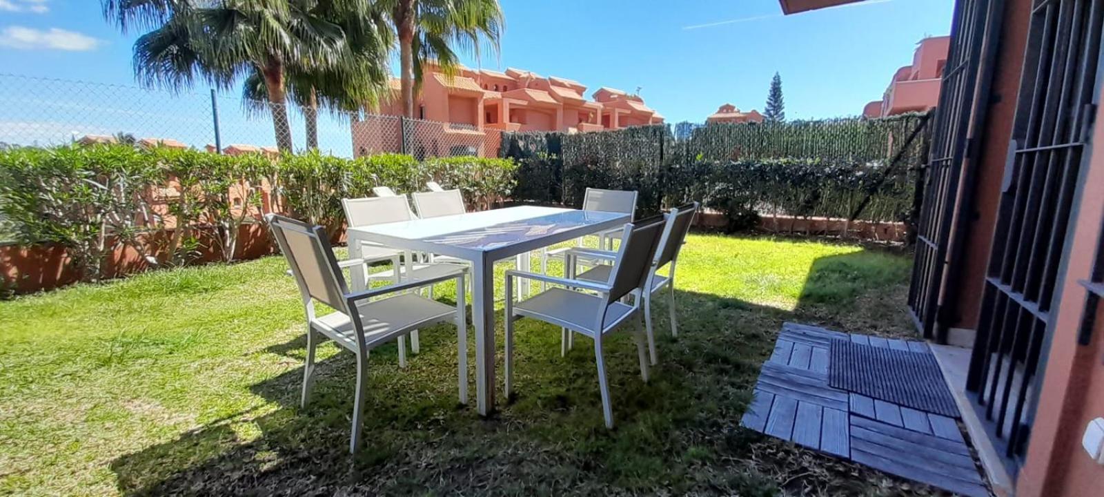 Apartment De Tres Muy Espacioso Con Jardines Y Piscinas
