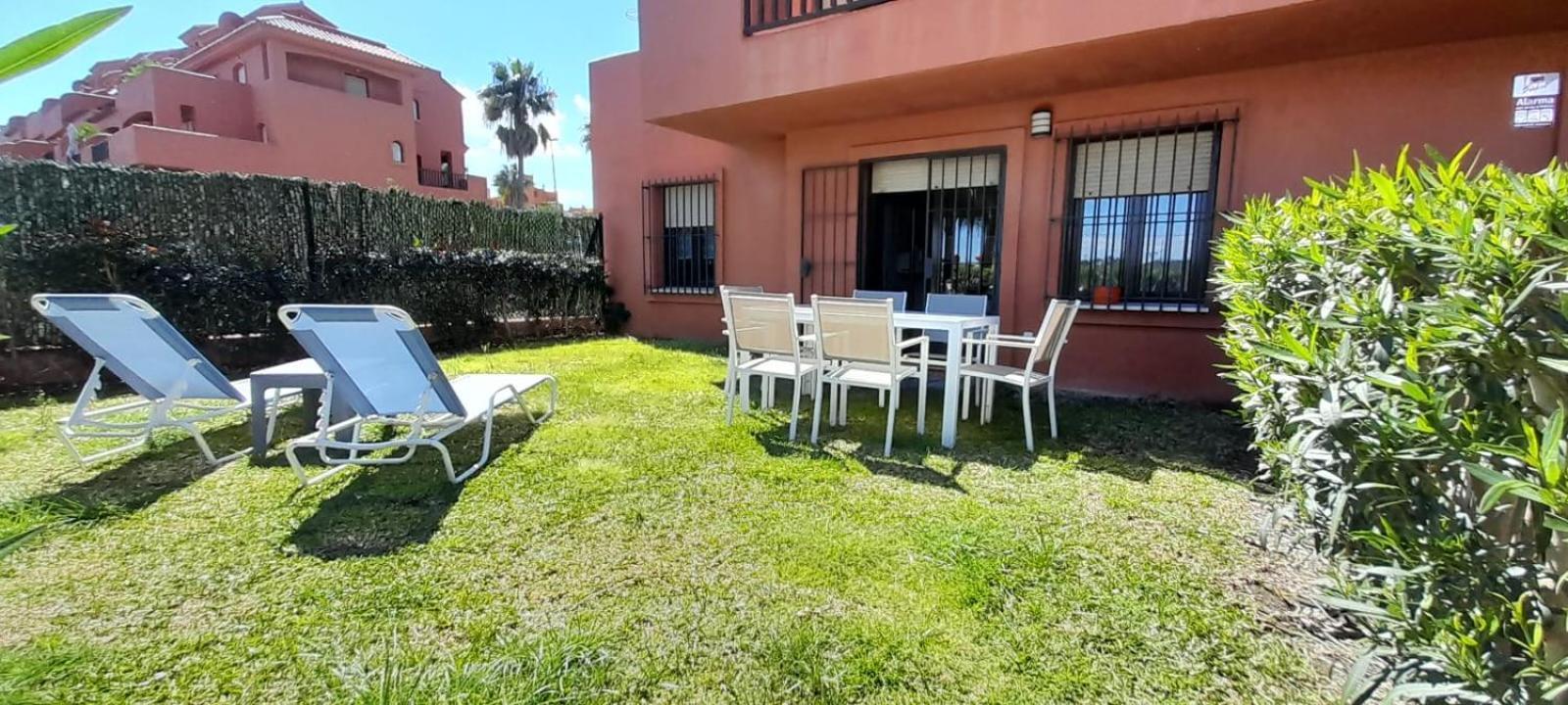 De Tres Muy Espacioso Con Jardines Y Piscinas Apartment