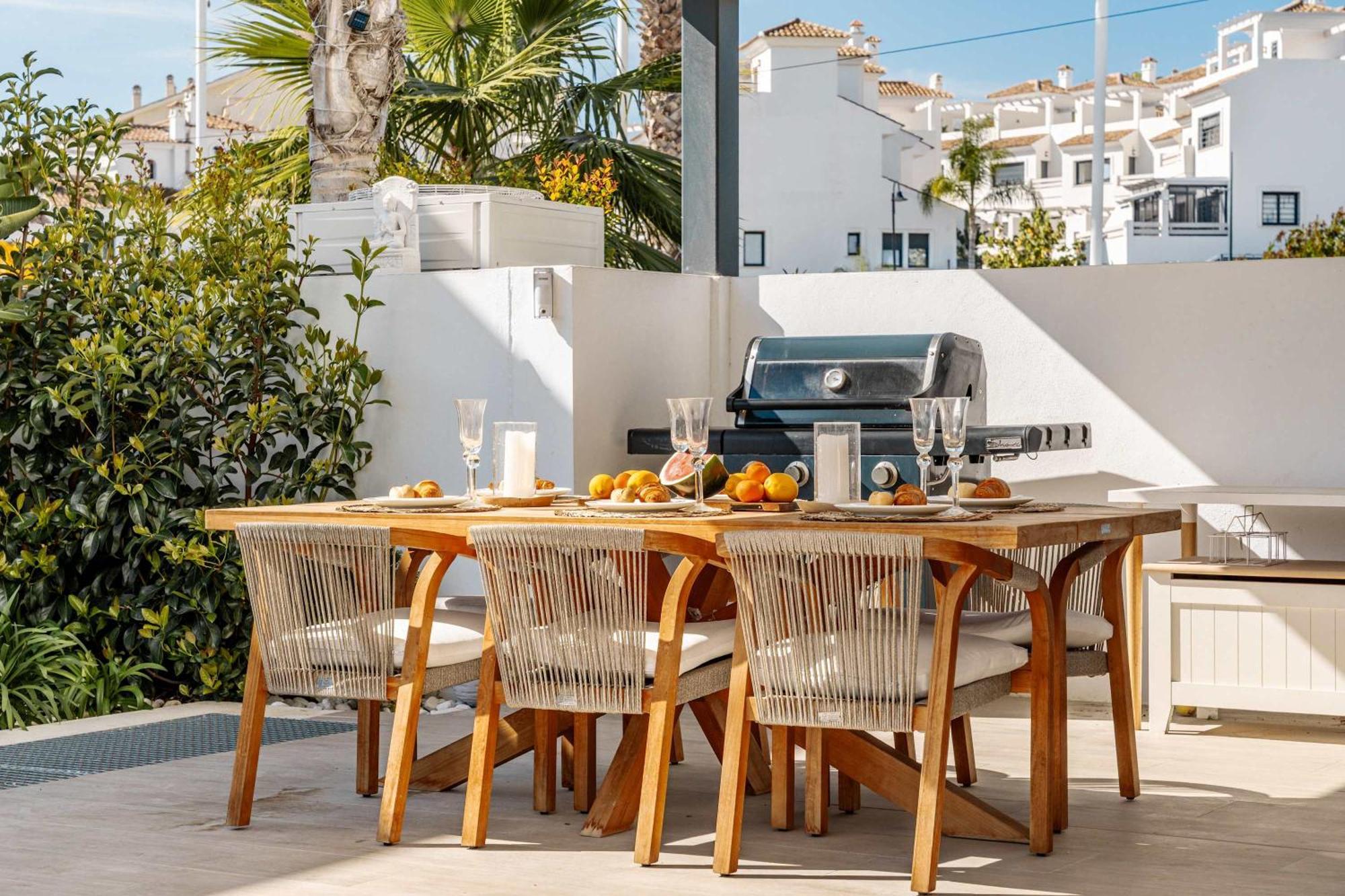 Francesca Front Golf Pool Jacuzzi Villa Estepona